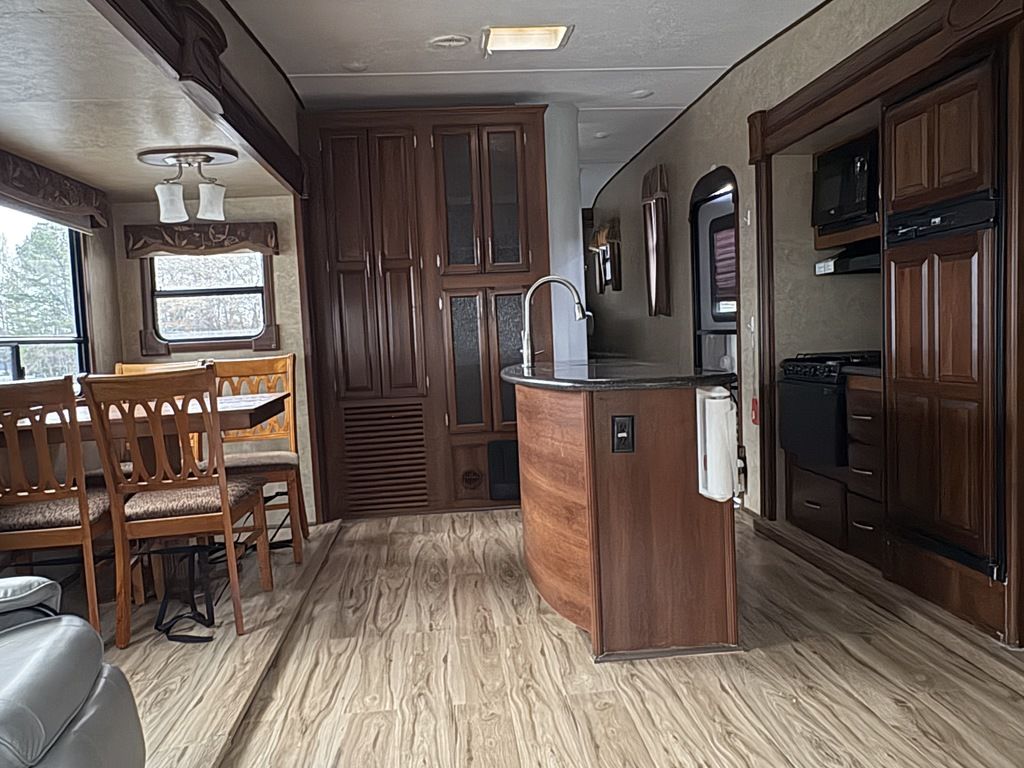 2015 Prime Time Manufacturing Crusader 295RST, $ 13,500
