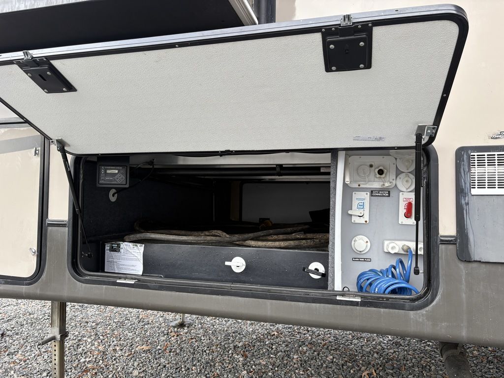 2015 Prime Time Manufacturing Crusader 295RST, $ 13,500