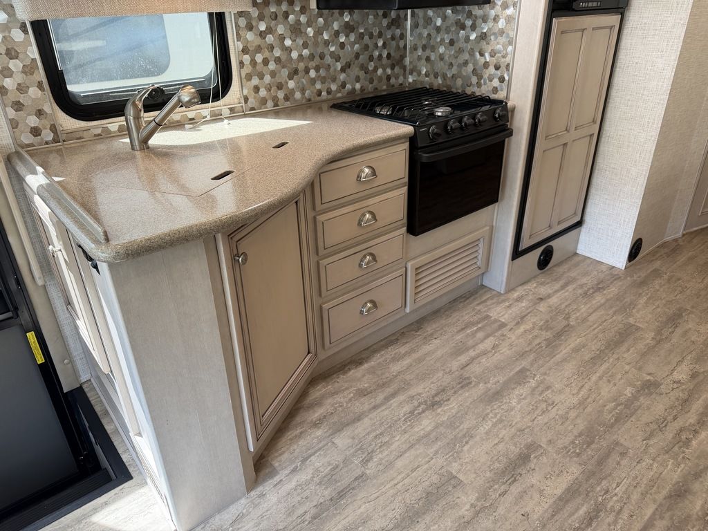2020 Newmar Bay Star Sport 3008, $ 74,900
