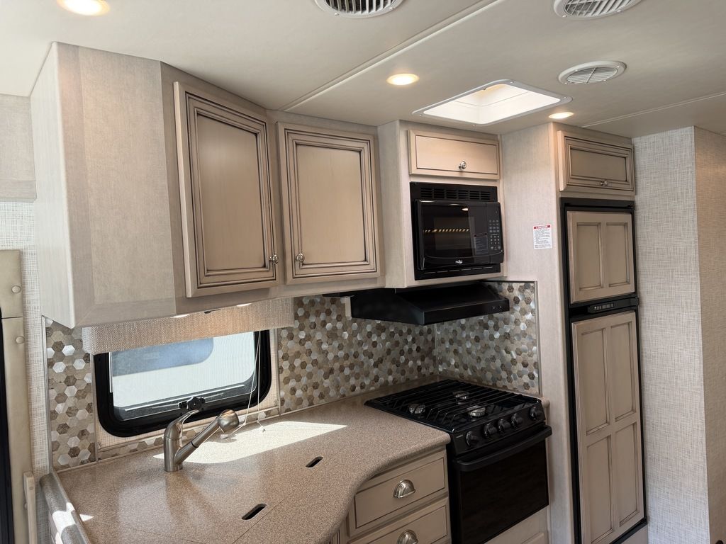 2020 Newmar Bay Star Sport 3008, $ 74,900