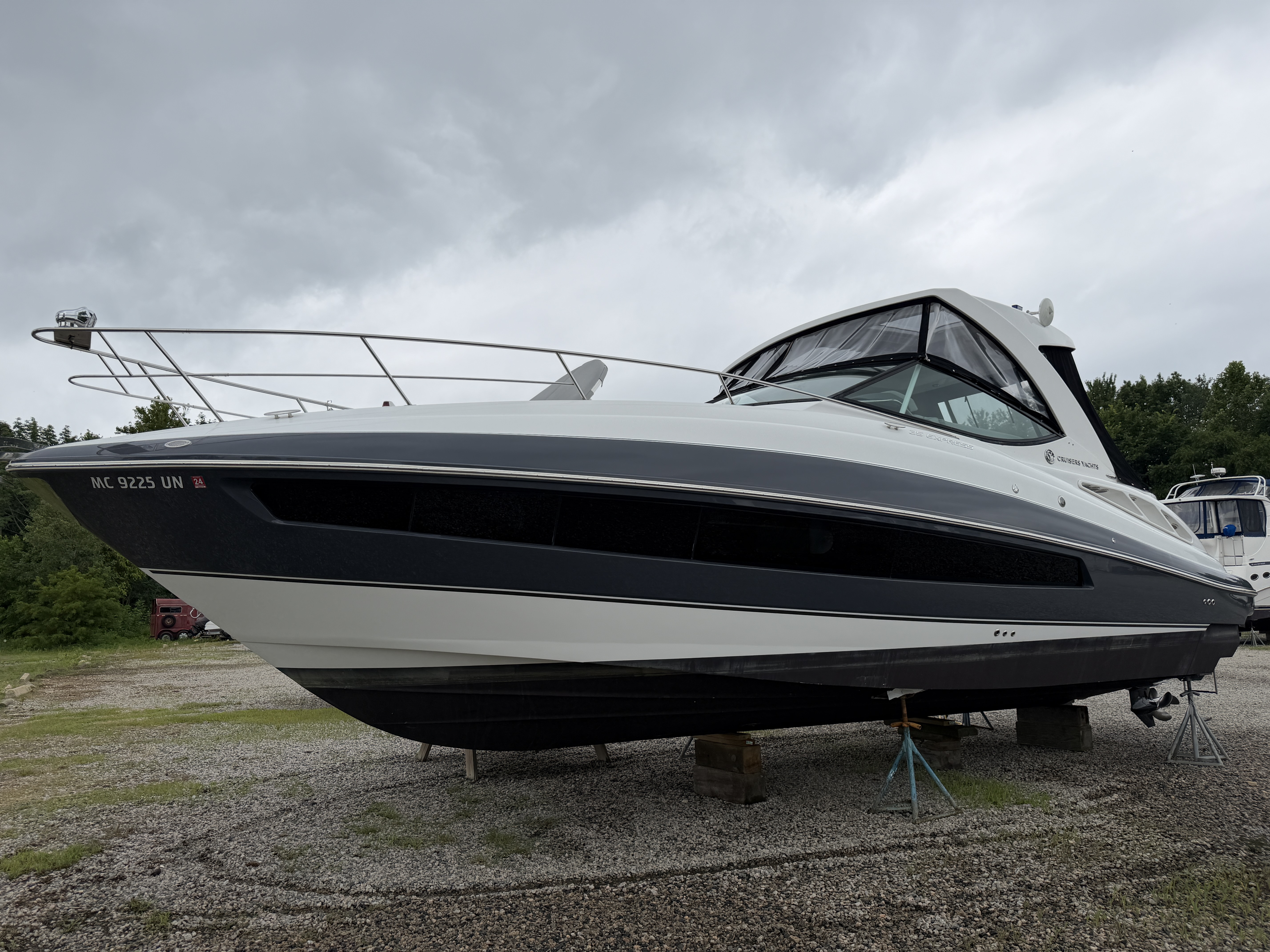 2021 Cruisers Yachts 35 Express, $ 249,900.00
