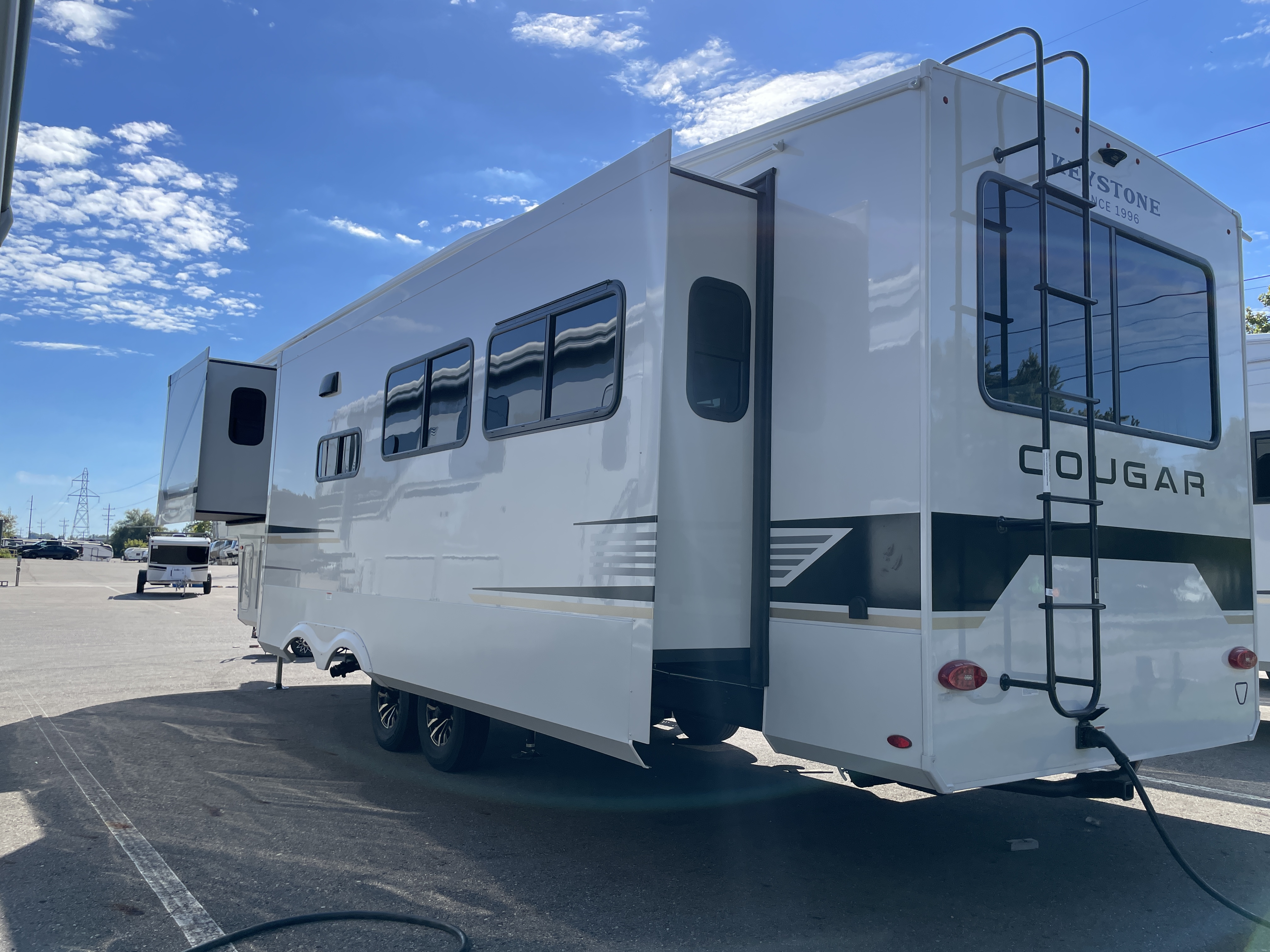 2027 Keystone Cougar 320RDS, $ 69,990