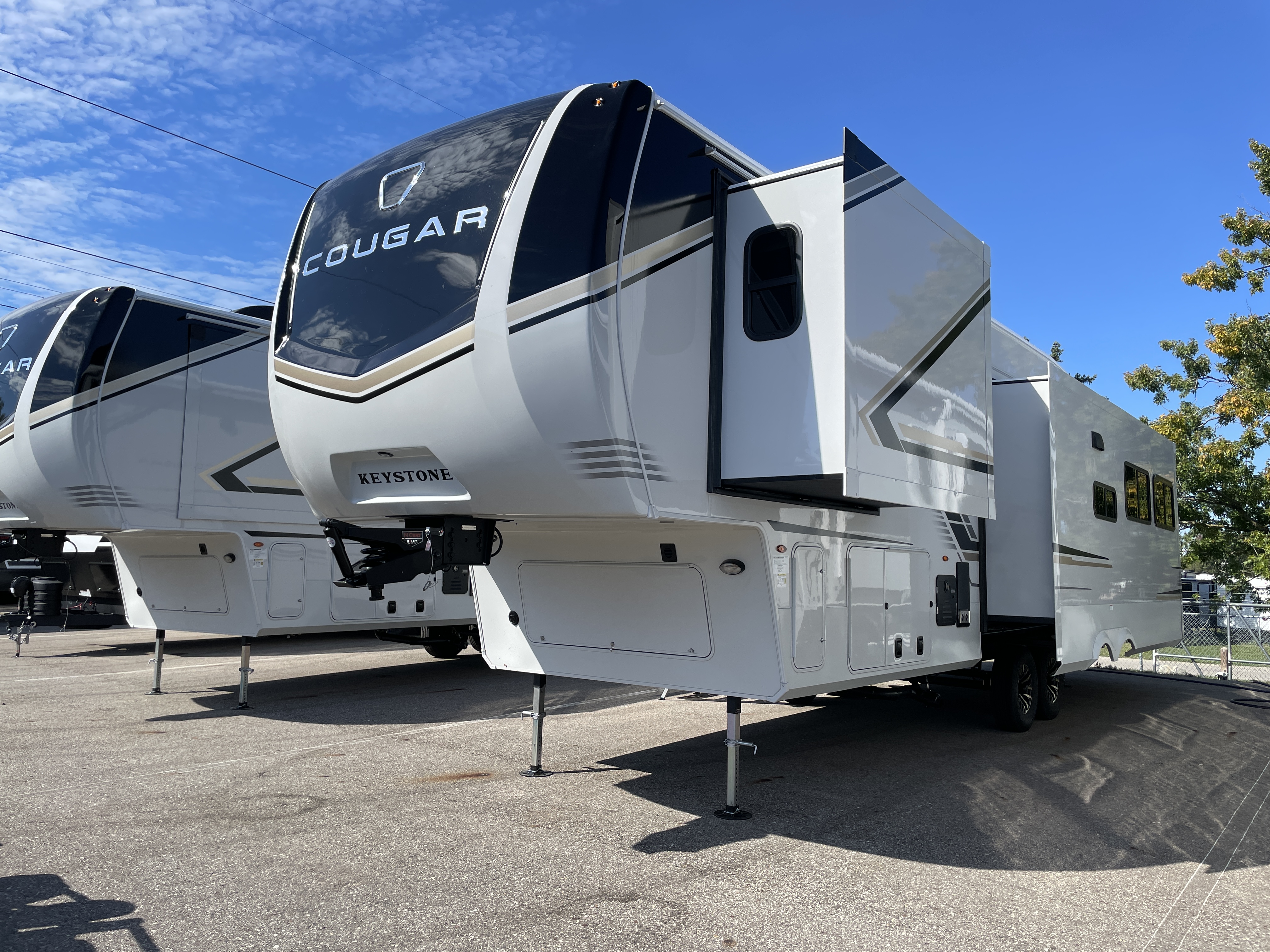 2027 Keystone Cougar 320RDS, $ 69,990