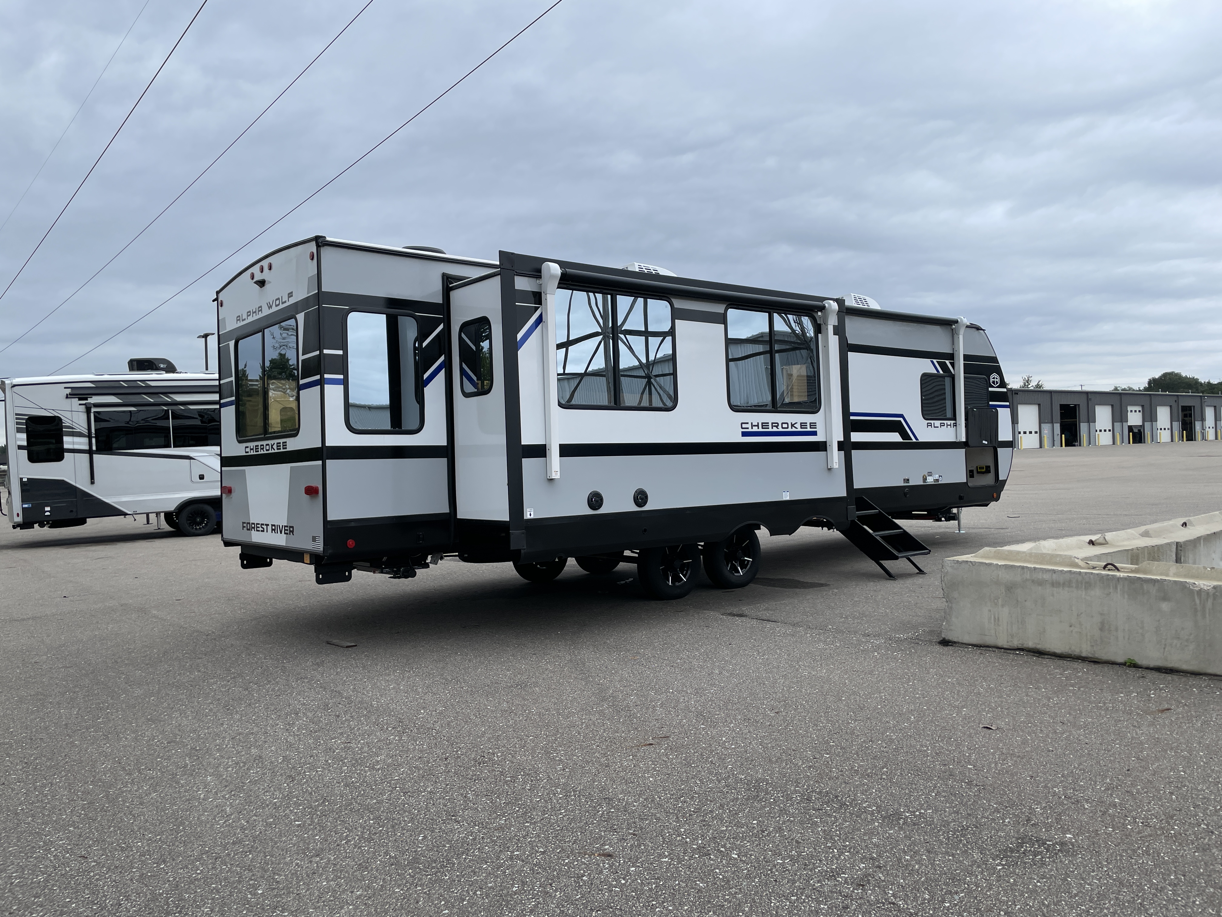 2027 Forest River Cherokee Alpha Wolf 28RLX, $ 39,999