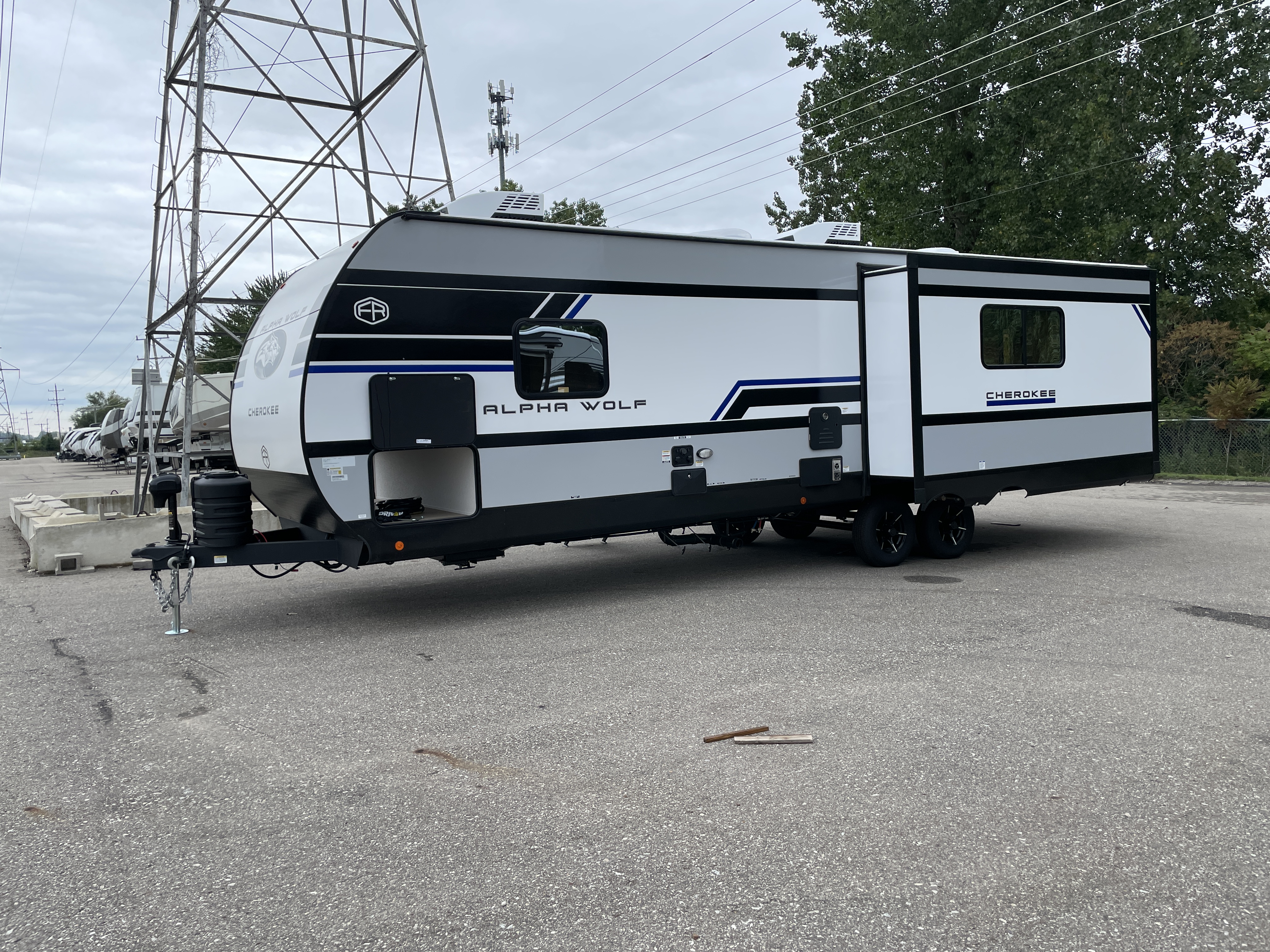 2027 Forest River Cherokee Alpha Wolf 28RLX, $ 39,999