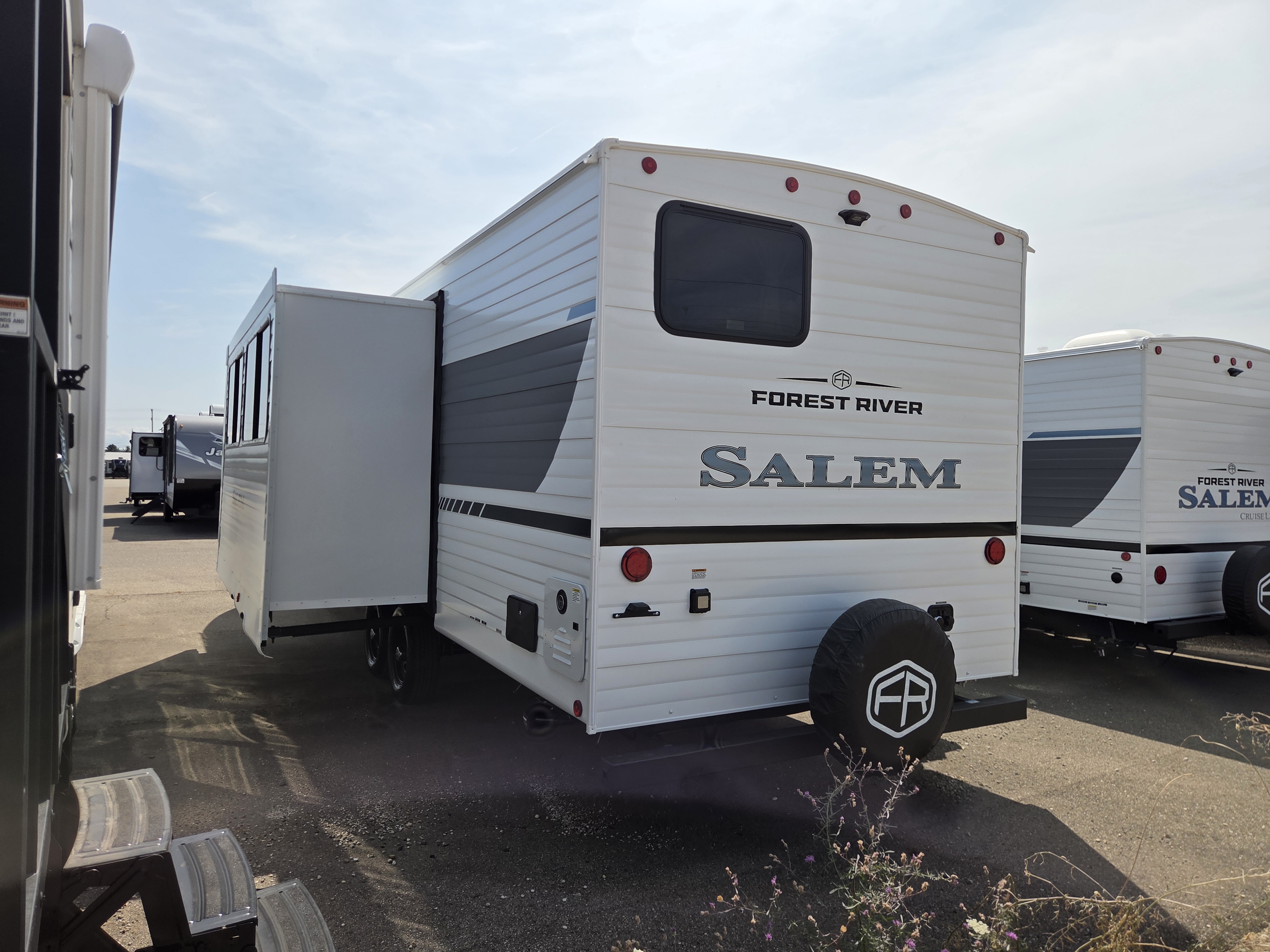 2027 Forest River Salem 26DBHD, $ 27,999