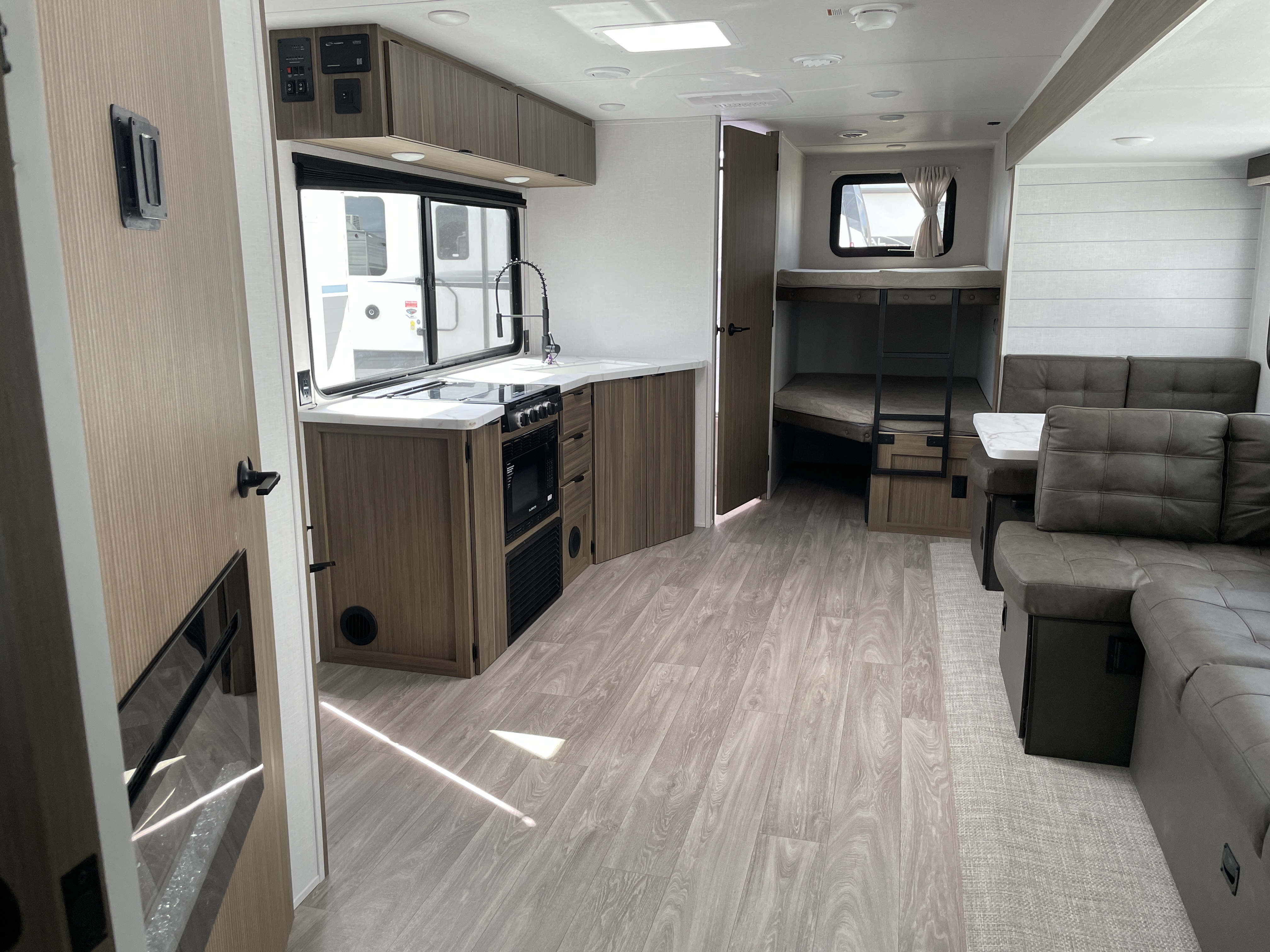 2027 Forest River Salem 26DBHD, $ 27,999