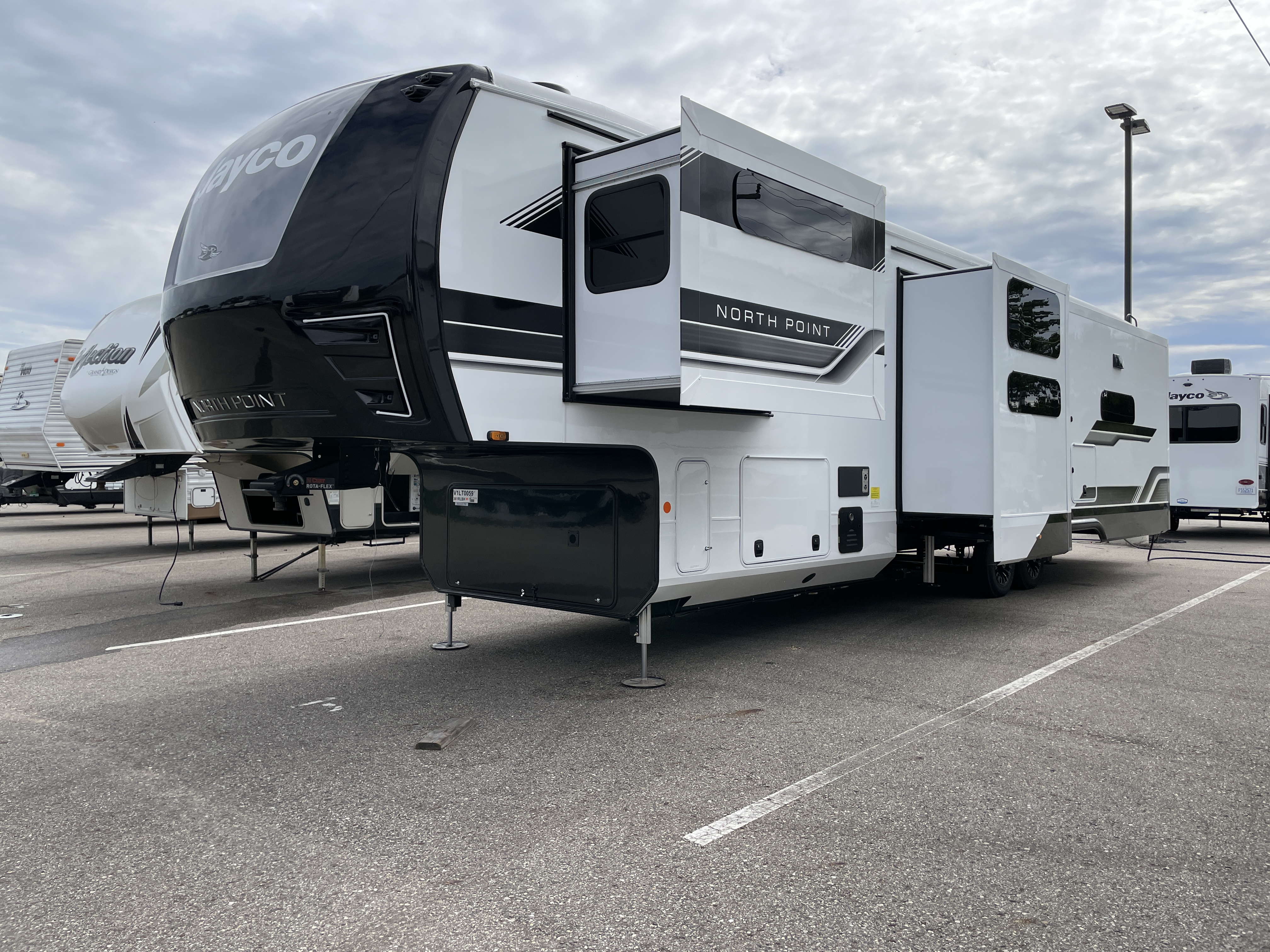2027 Jayco North Point 361RLBH, $ 99,990