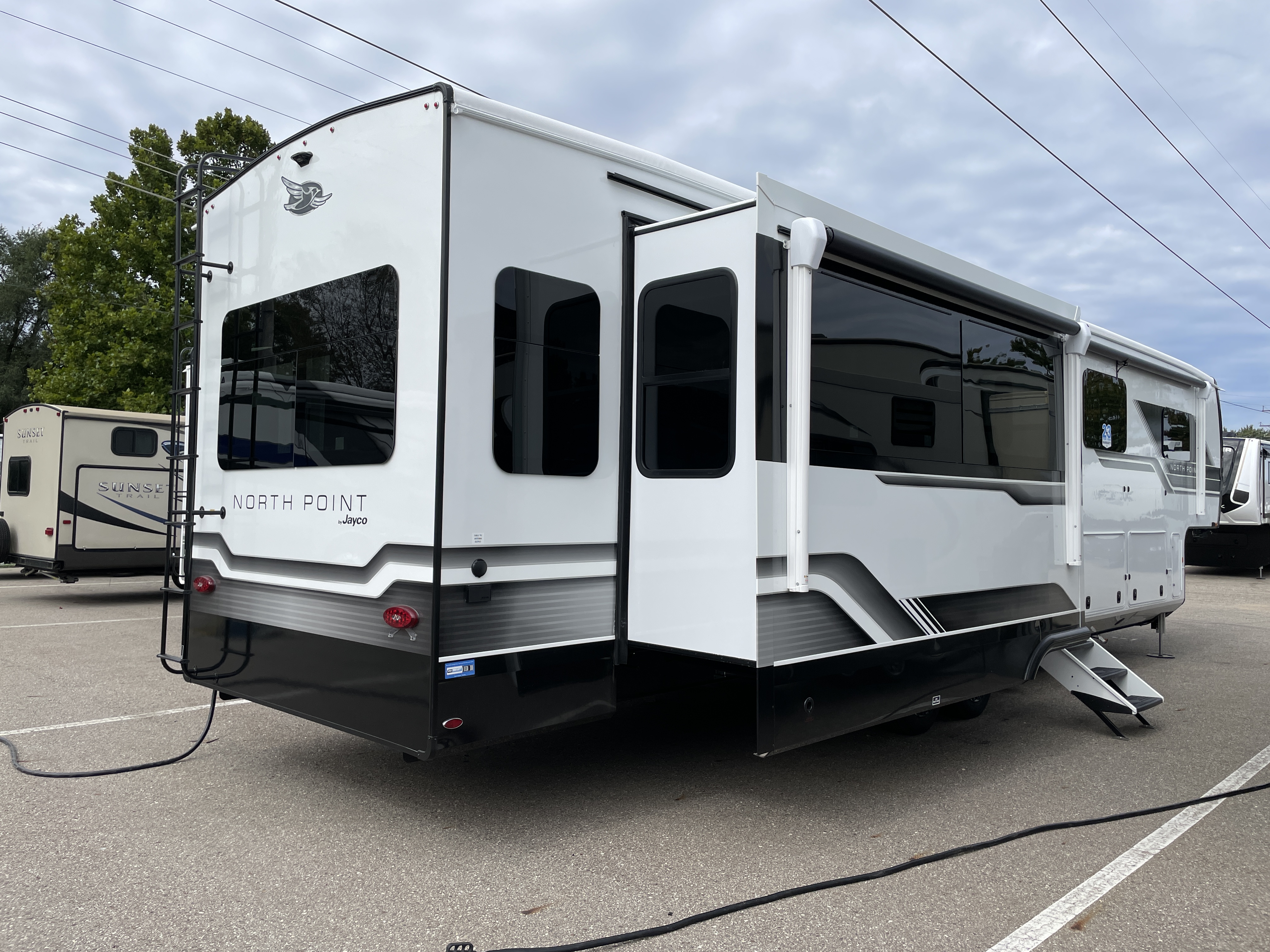 2027 Jayco North Point 361RLBH, $ 99,990