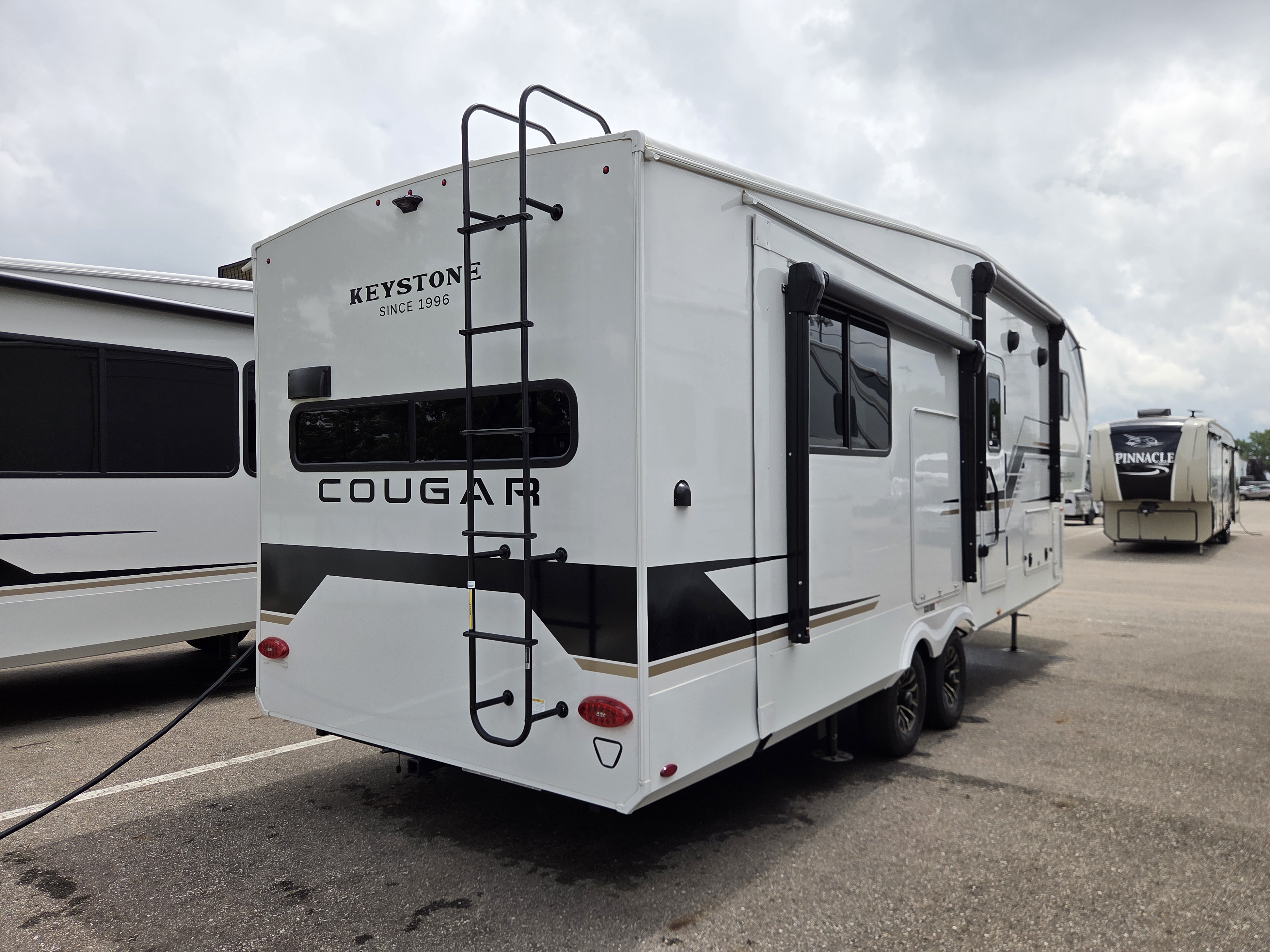 2027 Keystone Cougar Half-Ton (Fifth Wheel) 26RES, $ 55,990