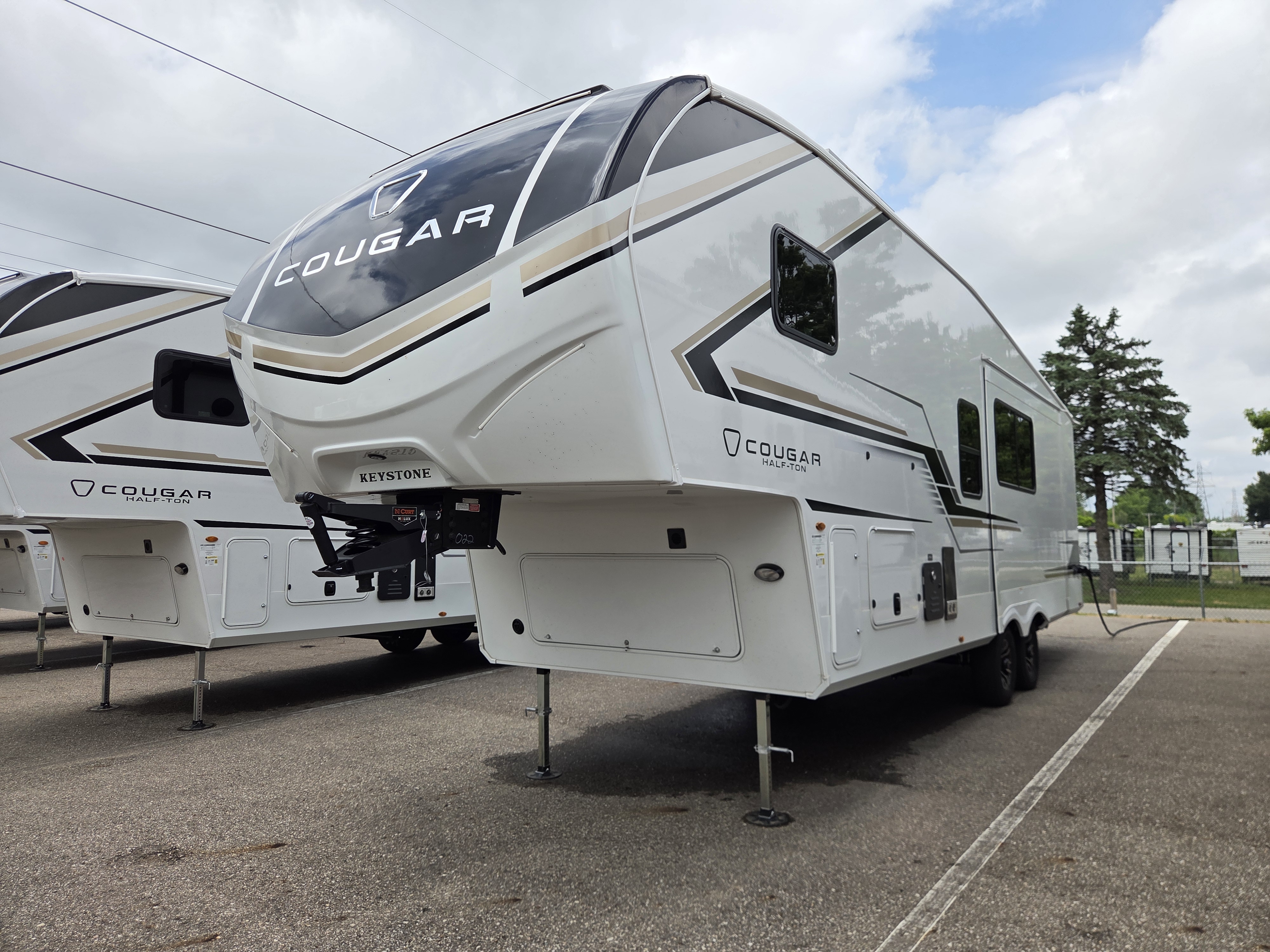 2027 Keystone Cougar Half-Ton (Fifth Wheel) 26RES, $ 55,990