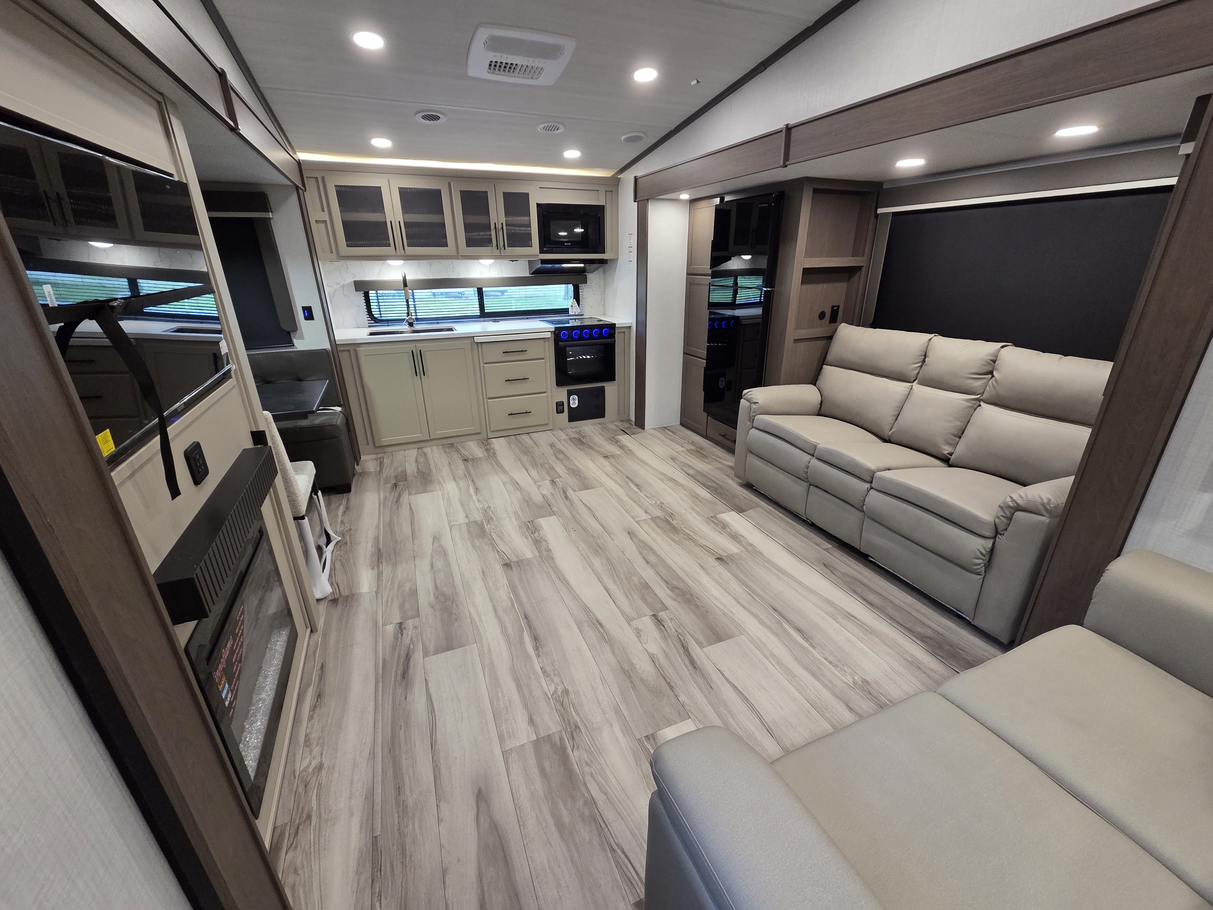2027 Keystone Cougar Half-Ton (Fifth Wheel) 26RES, $ 55,990