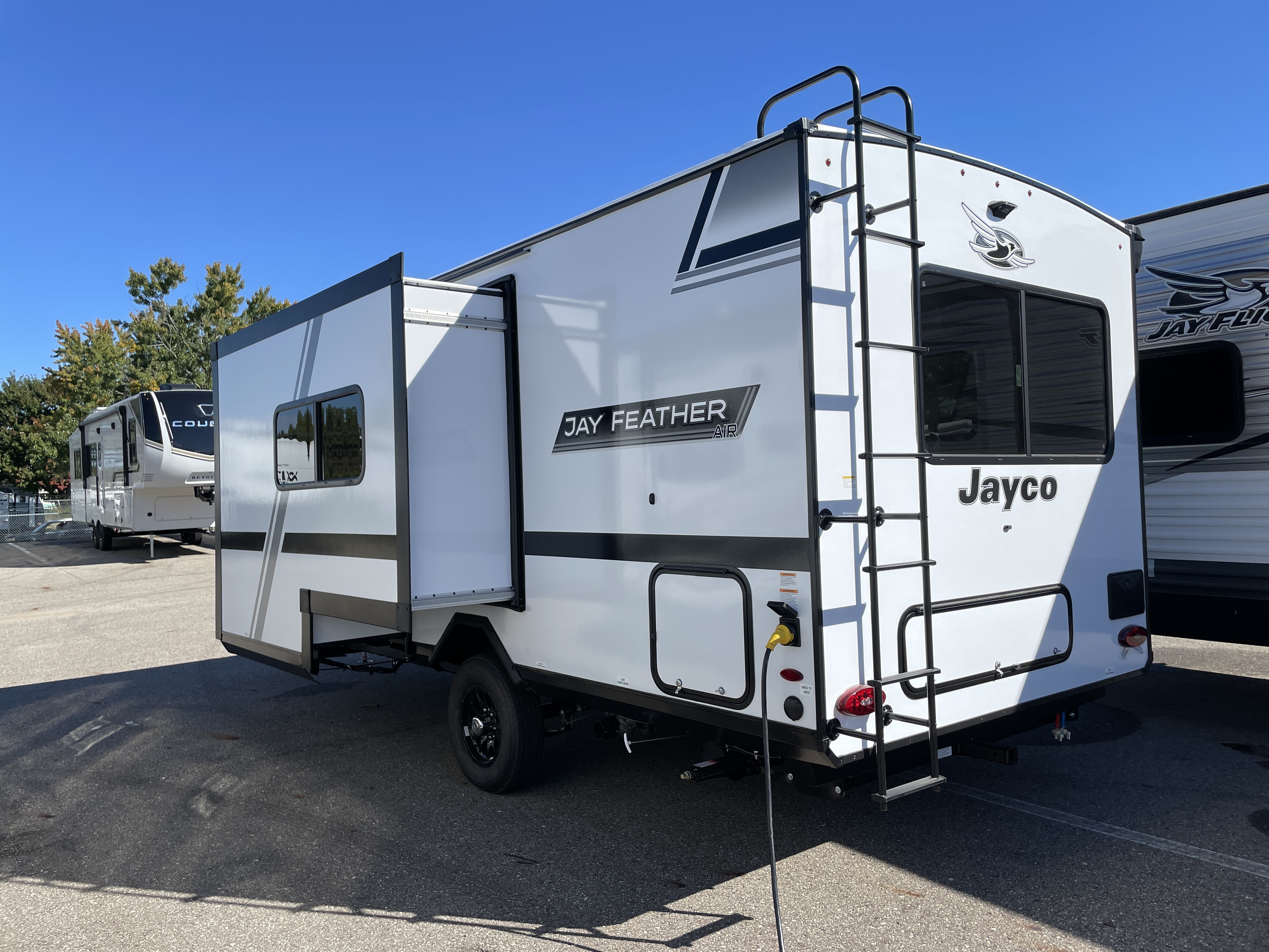 2027 Jayco Jay Feather Air 17FK, $ 27,990
