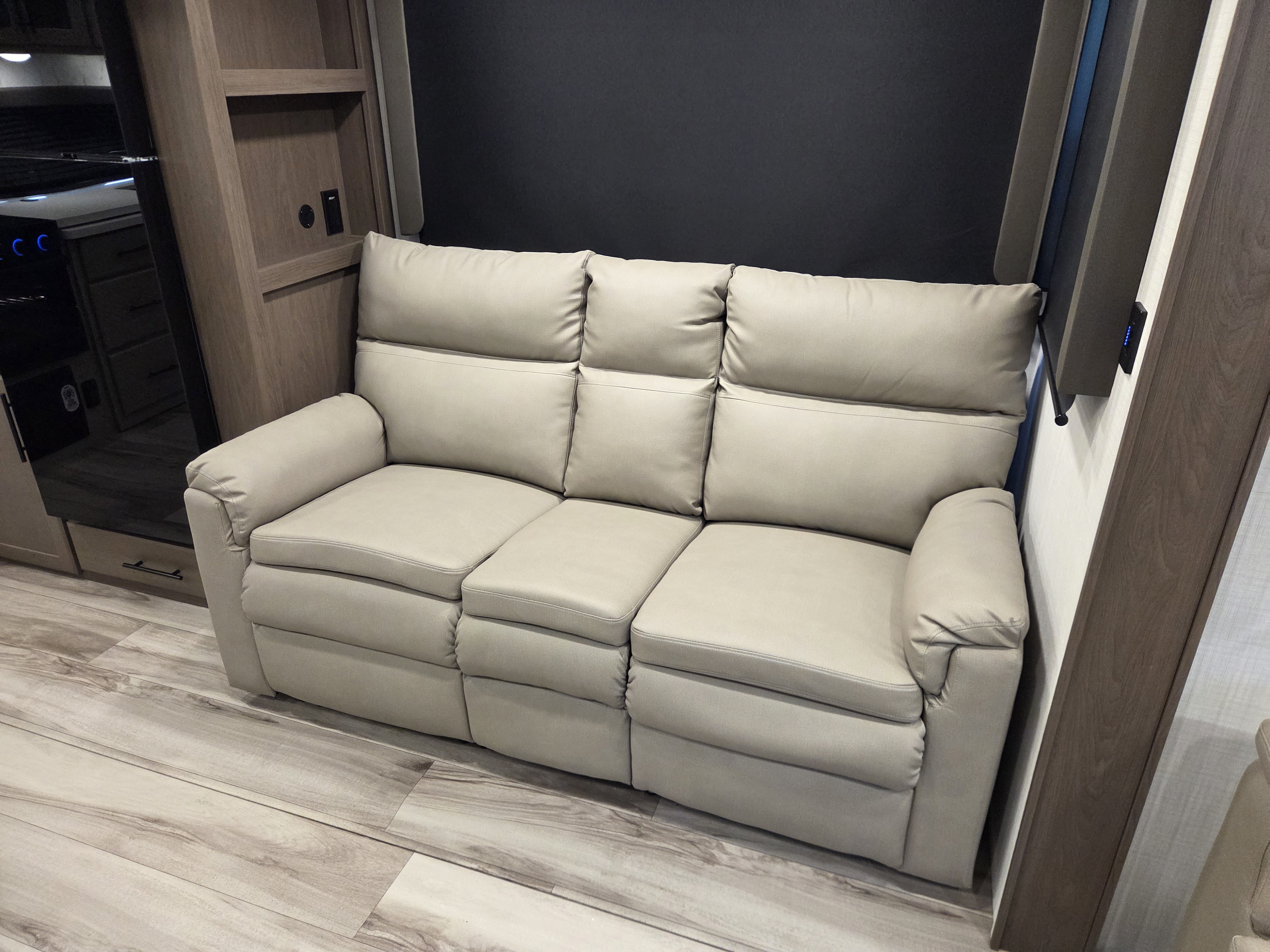 2027 Keystone Cougar Half-Ton (Fifth Wheel) 26RKE, $ 56,389