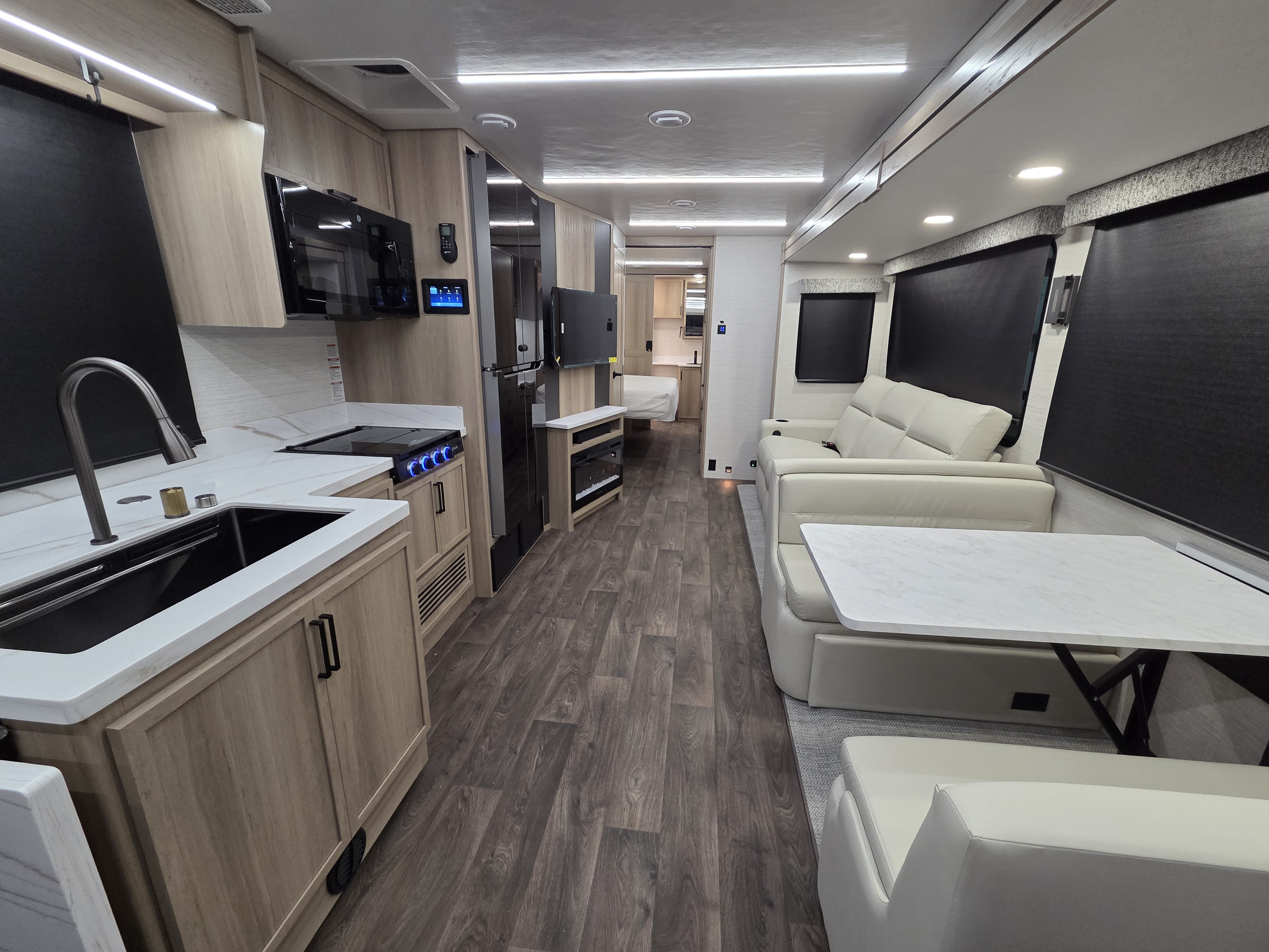 2027 Dynamax Europa S 37CA, $ 294,997