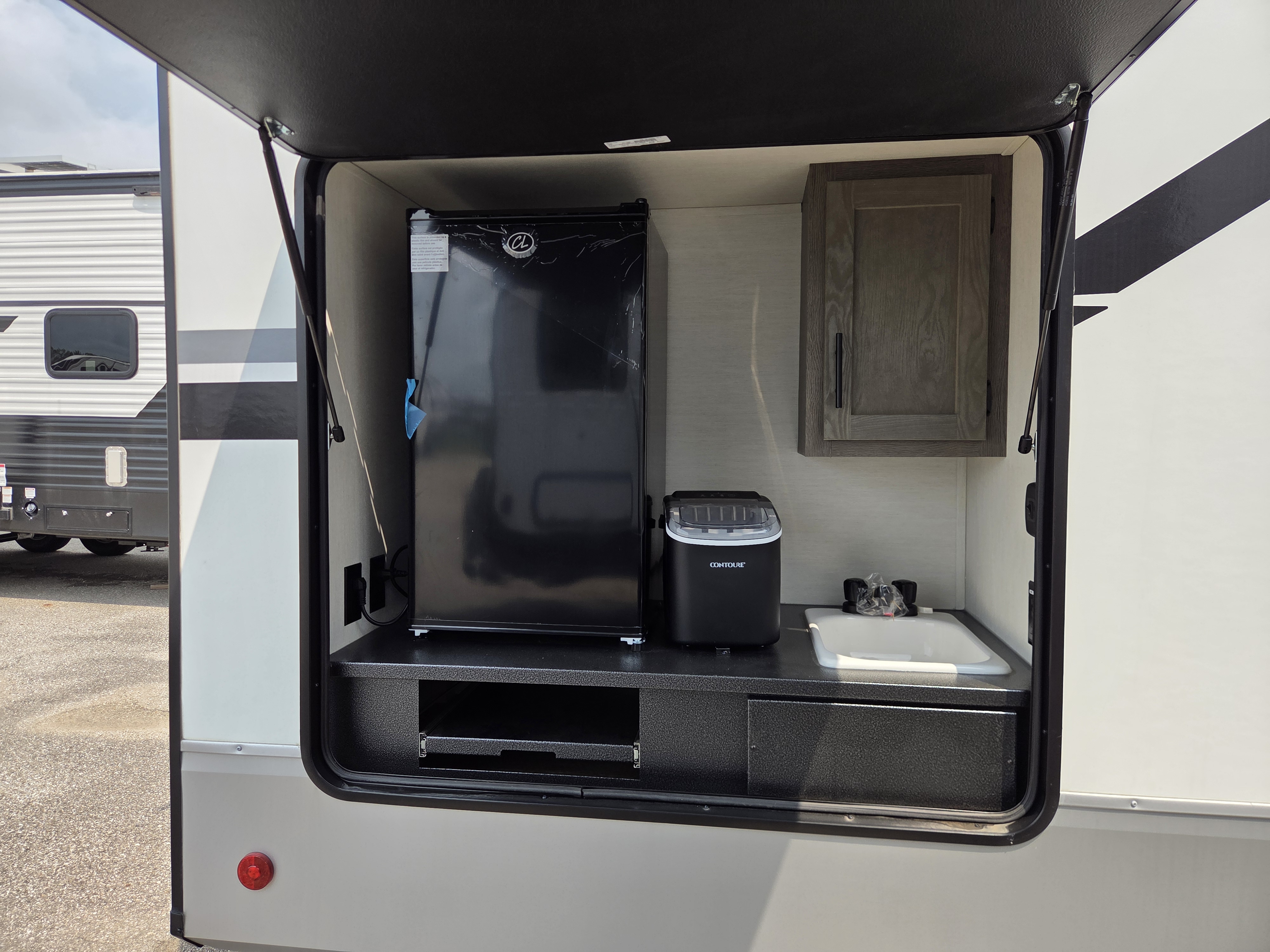 2025 Forest River Cherokee Arctic Wolf 331BH, $ 45,999