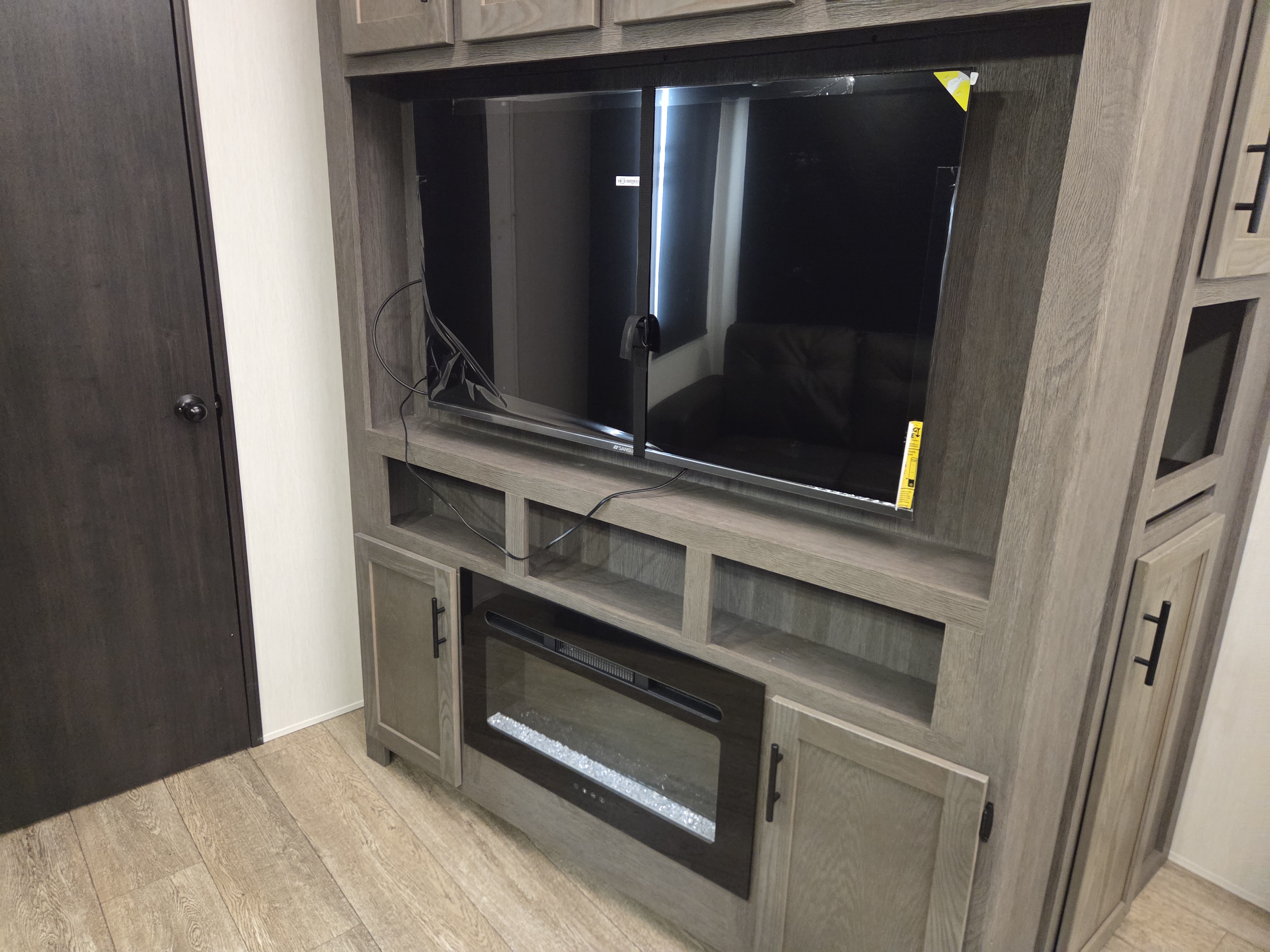 2025 Forest River Cherokee Arctic Wolf 331BH, $ 45,999