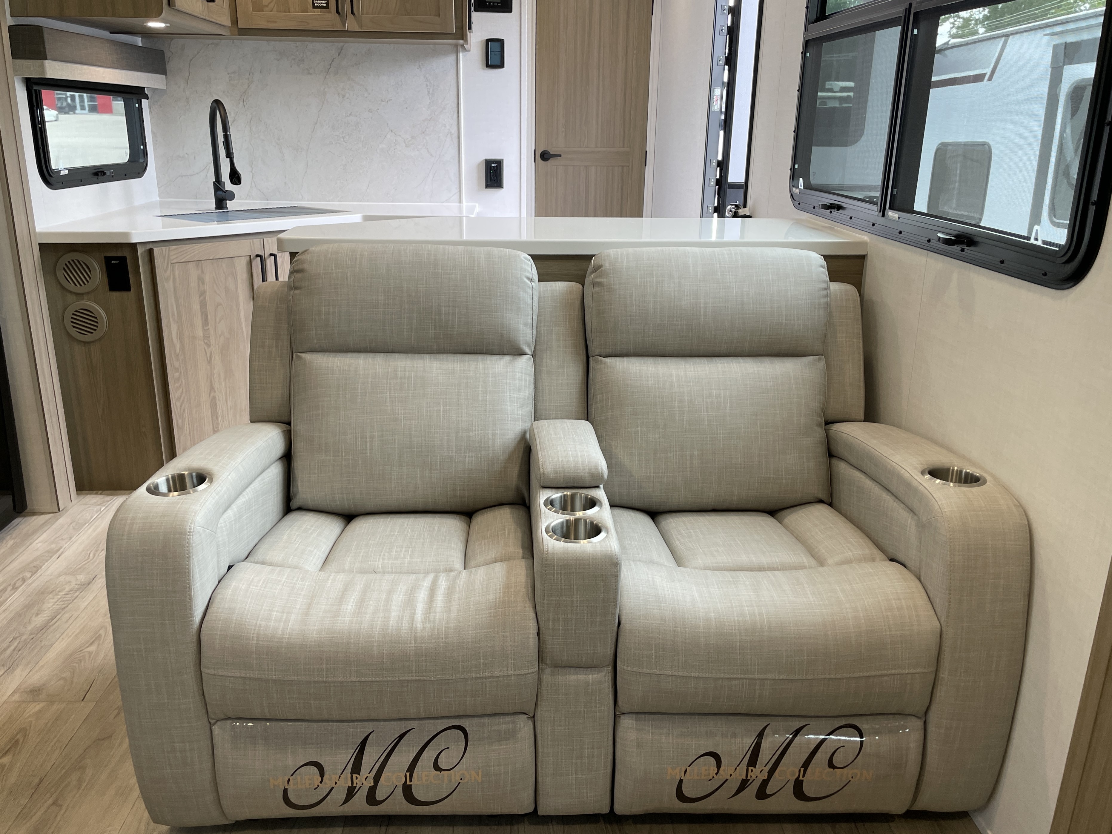 2027 Forest River Rockwood Ultra Lite 2921RL, $ 54,999