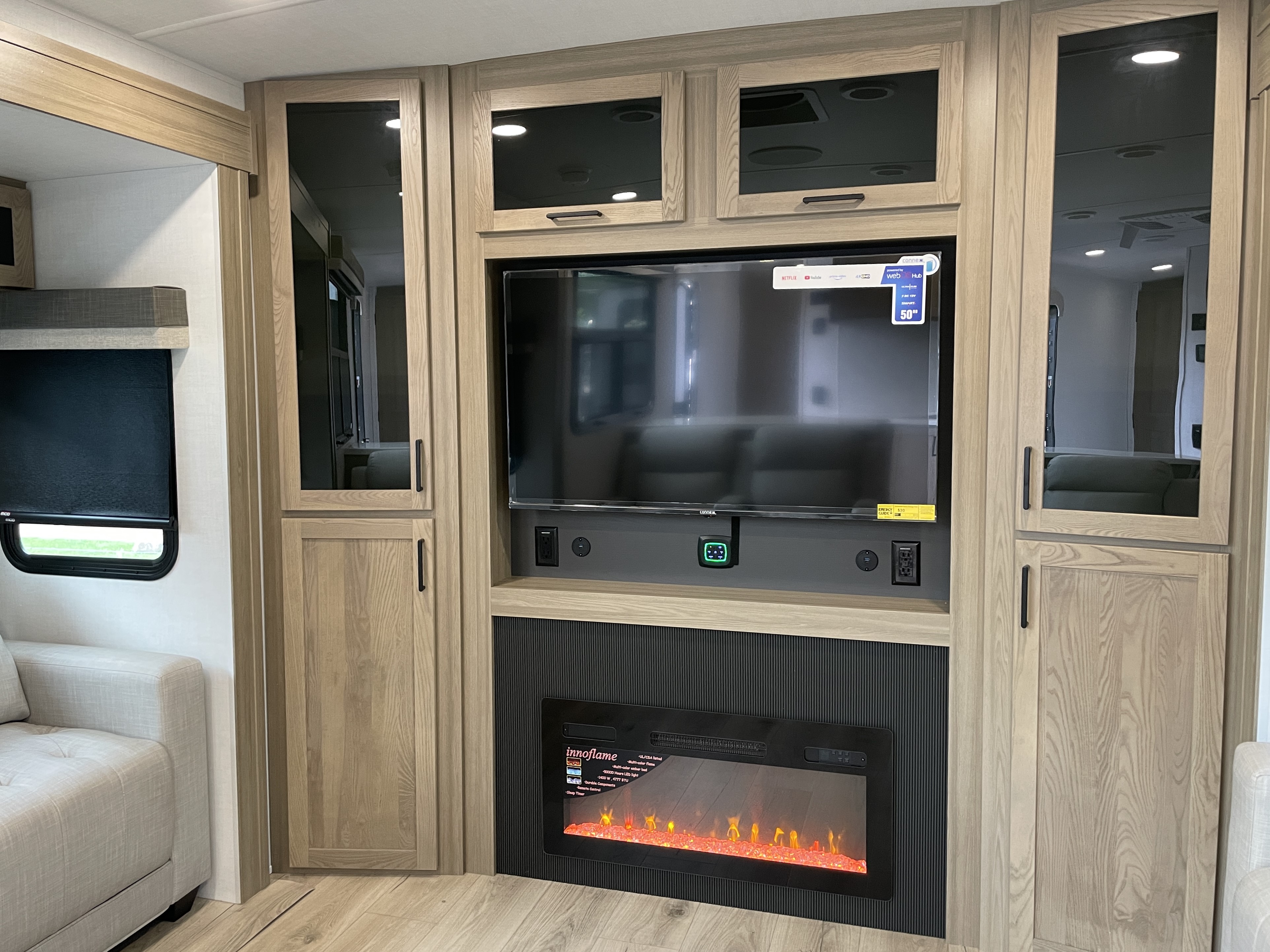 2027 Forest River Rockwood Ultra Lite 2921RL, $ 54,999