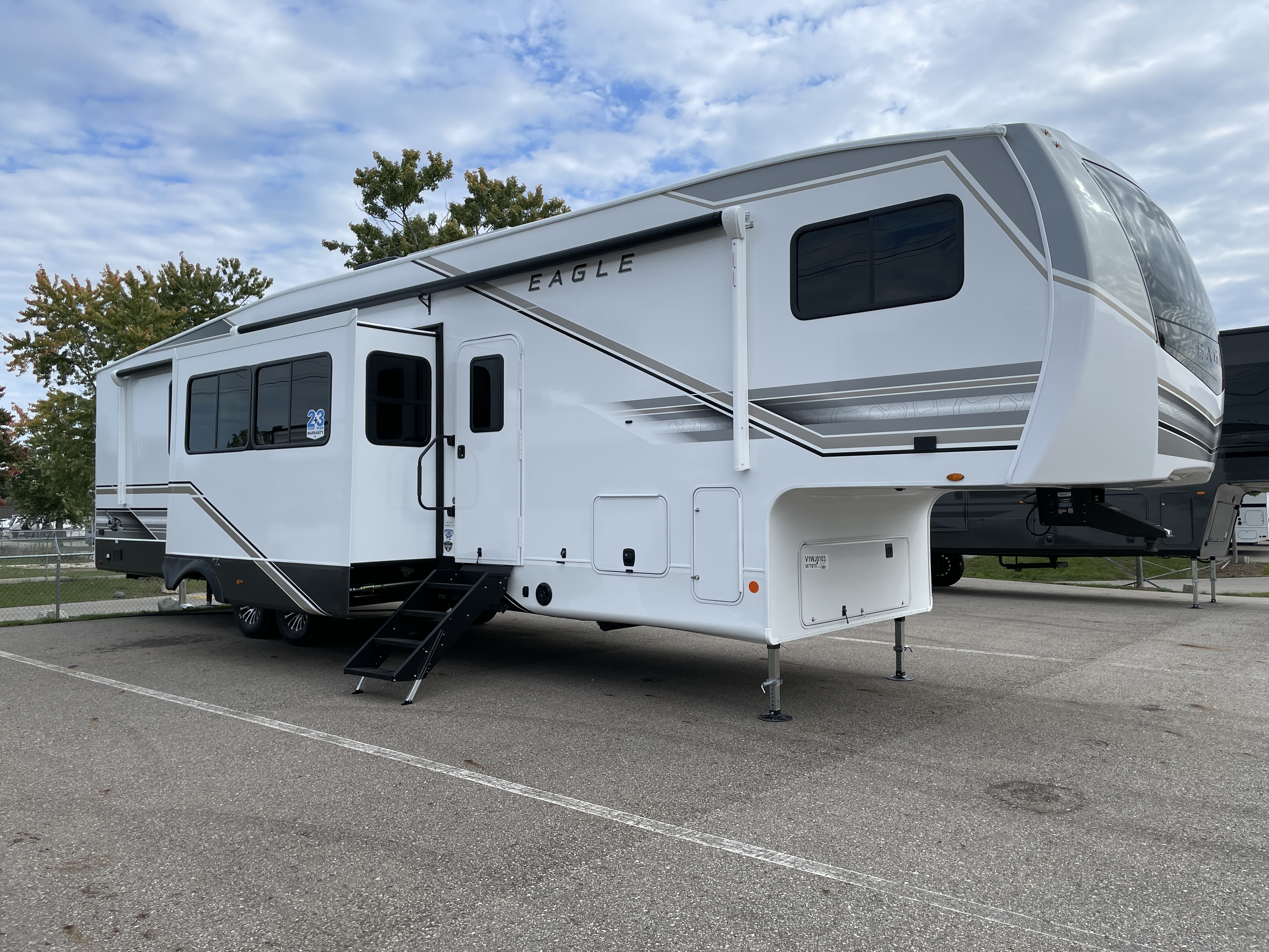 2027 Jayco Eagle 367TBTS, $ 75,995