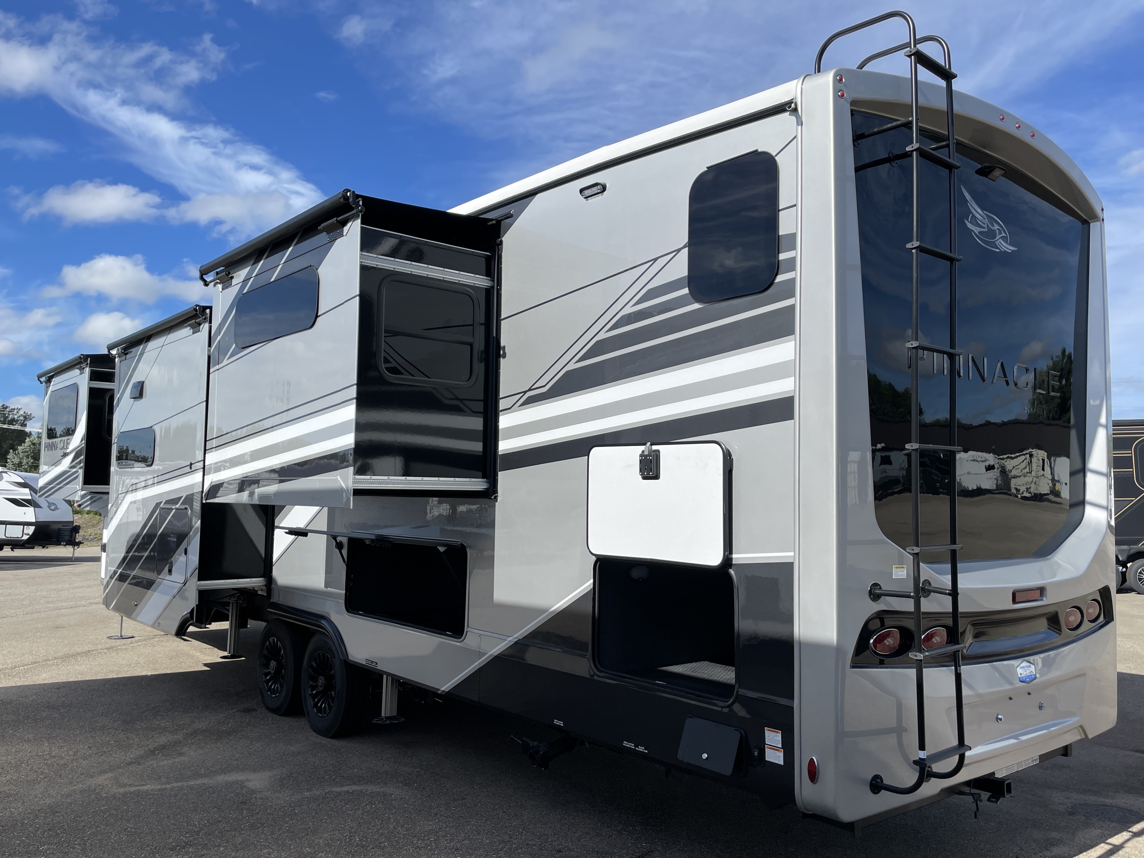 2027 Jayco Pinnacle 39FLOK, $ 155,990