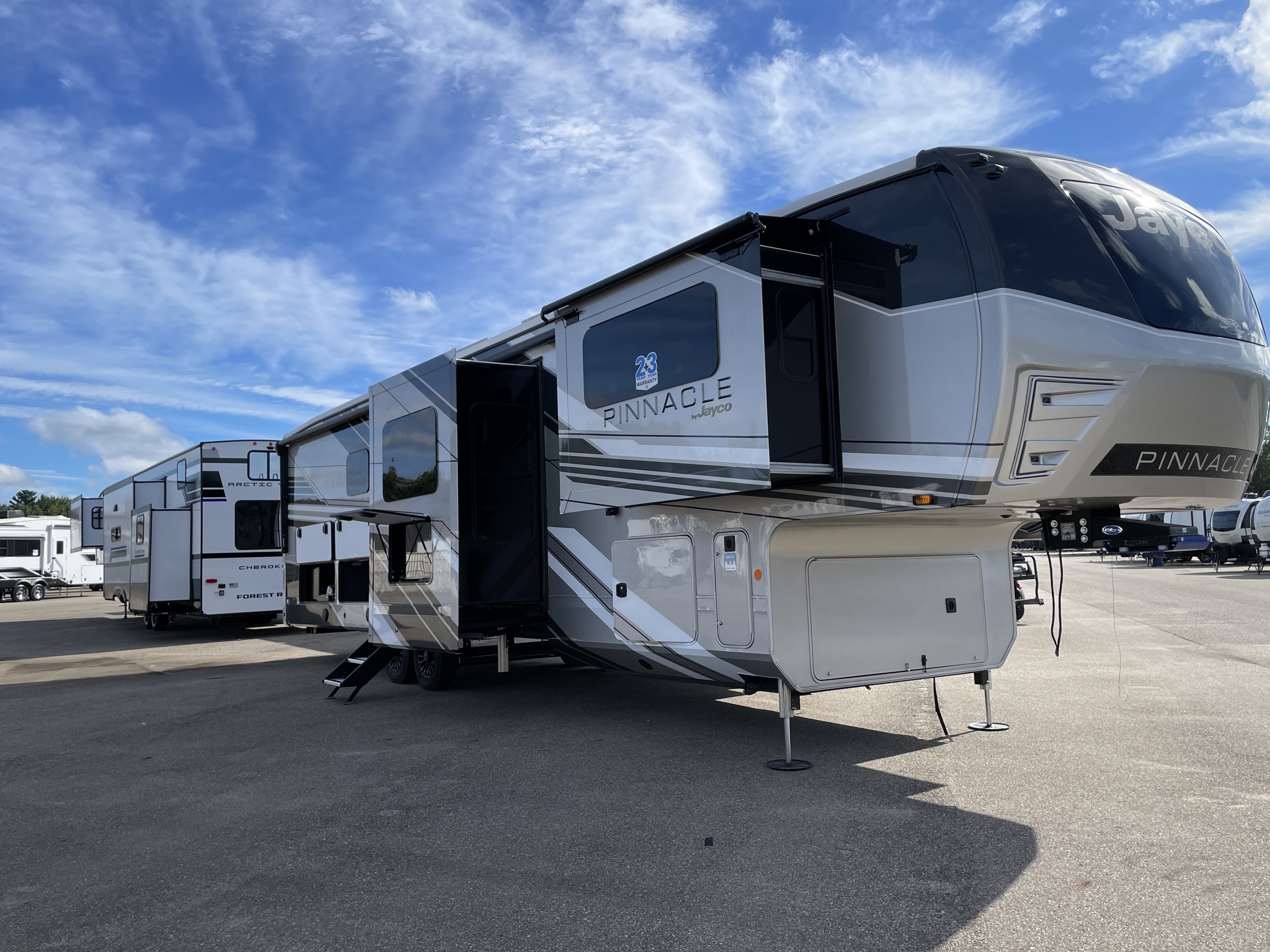 2027 Jayco Pinnacle 39FLOK, $ 155,990