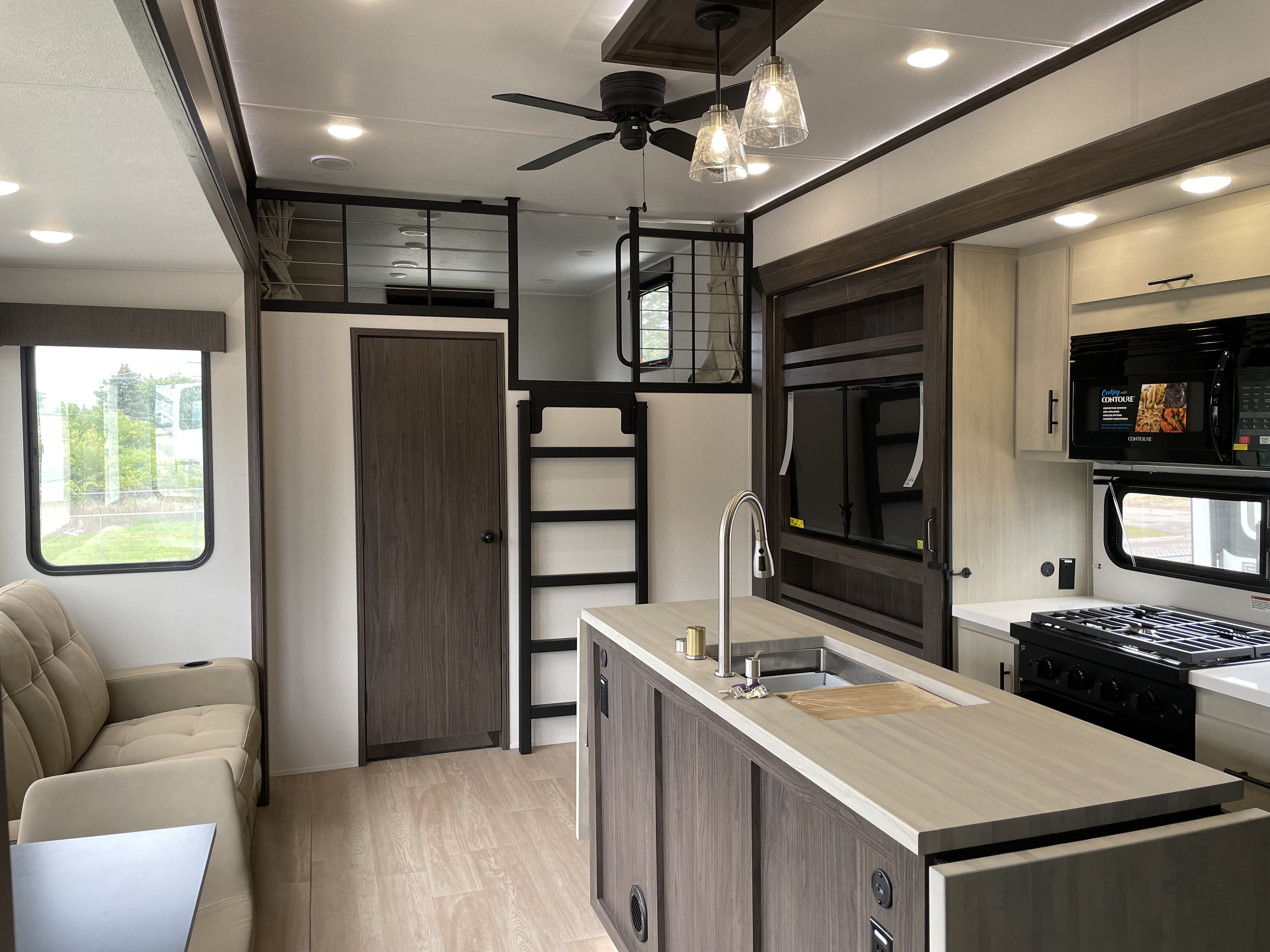 2027 Forest River Cherokee Arctic Wolf 38DST, $ 69,999