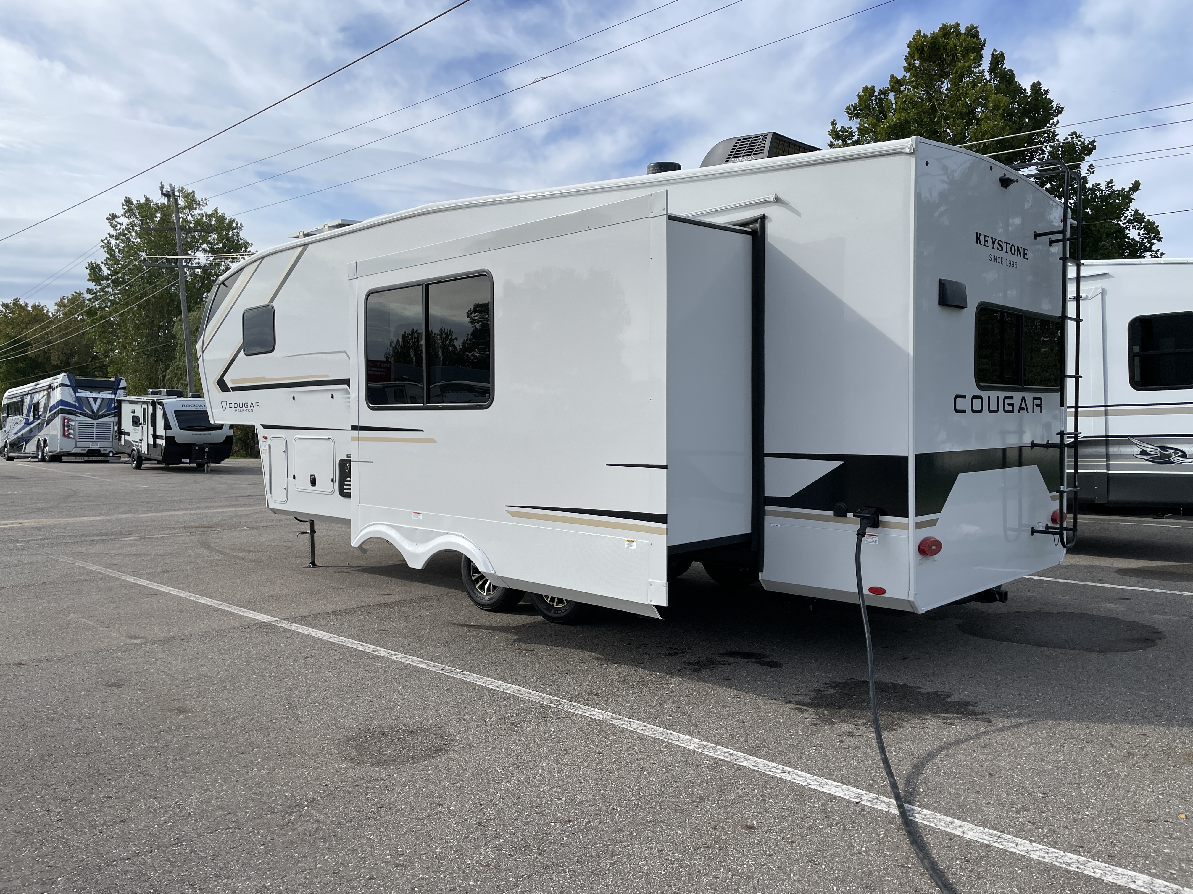 2027 Keystone Cougar Half-Ton (Fifth Wheel) 26RKE, $ 0