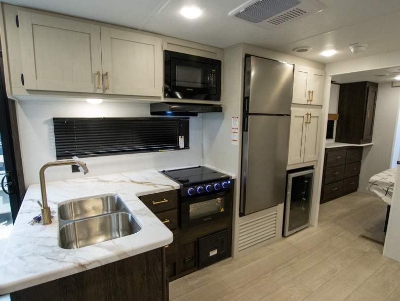 2026 CrossRoads Zinger ZR390DB, $ 44,999