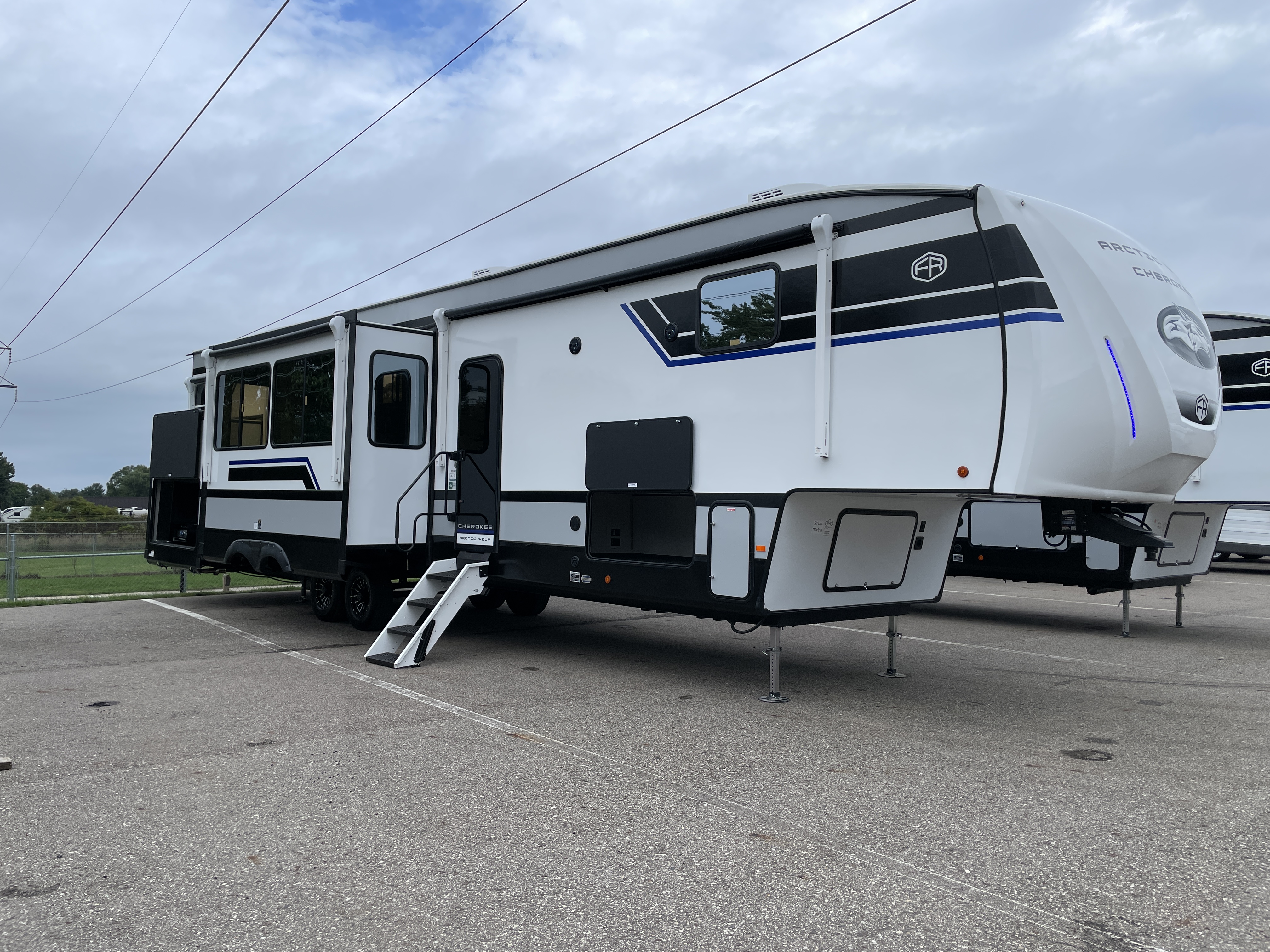 2027 Forest River Cherokee Arctic Wolf 37LOFT, $ 73,999