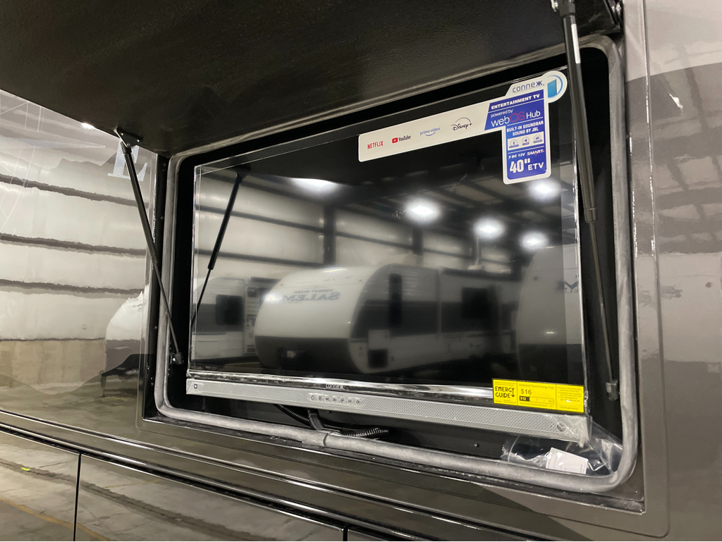 2027 Dynamax DX3 34KD, $ 369,997