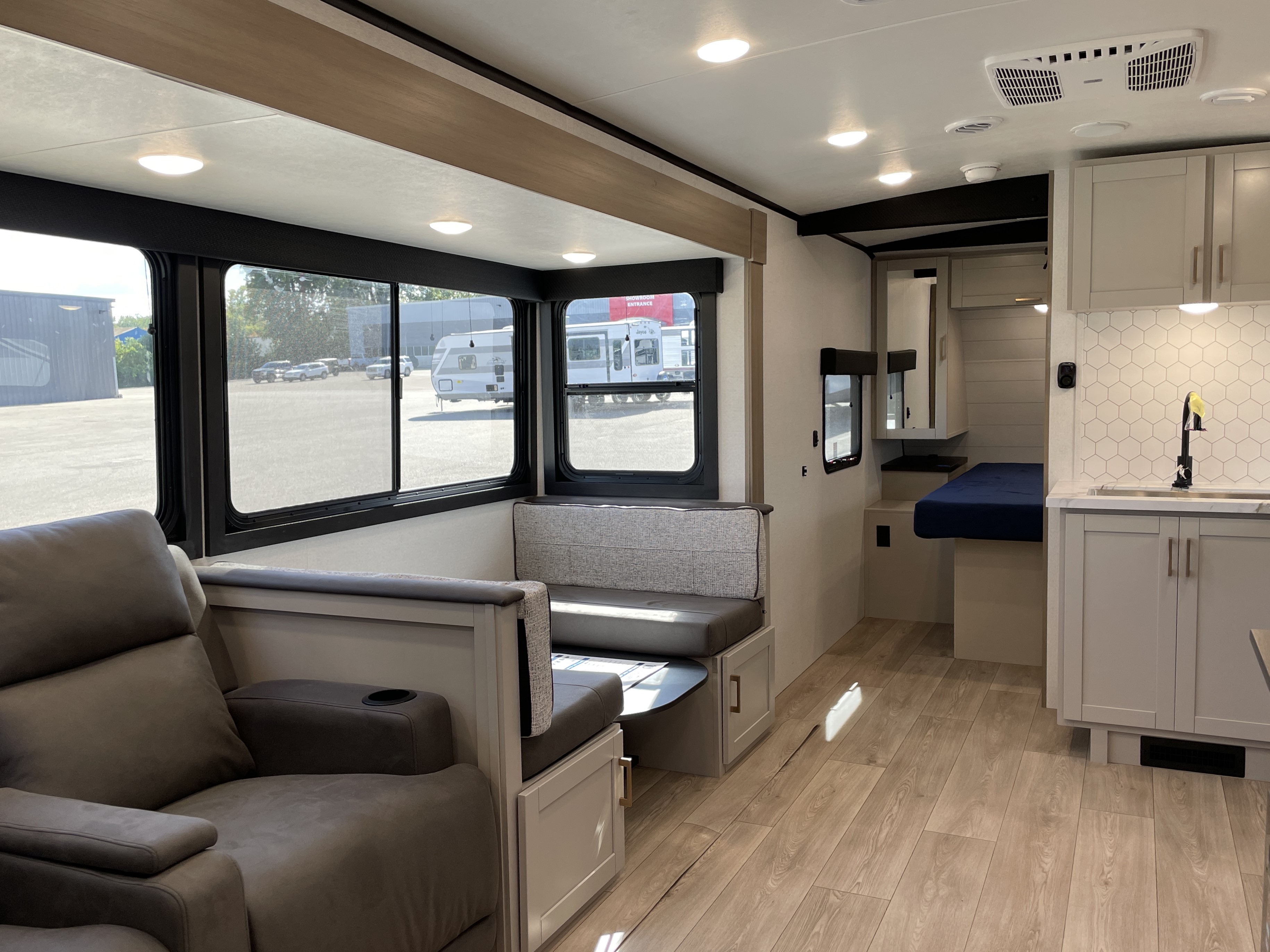 2027 Jayco Jay Feather 25RB, $ 56,529