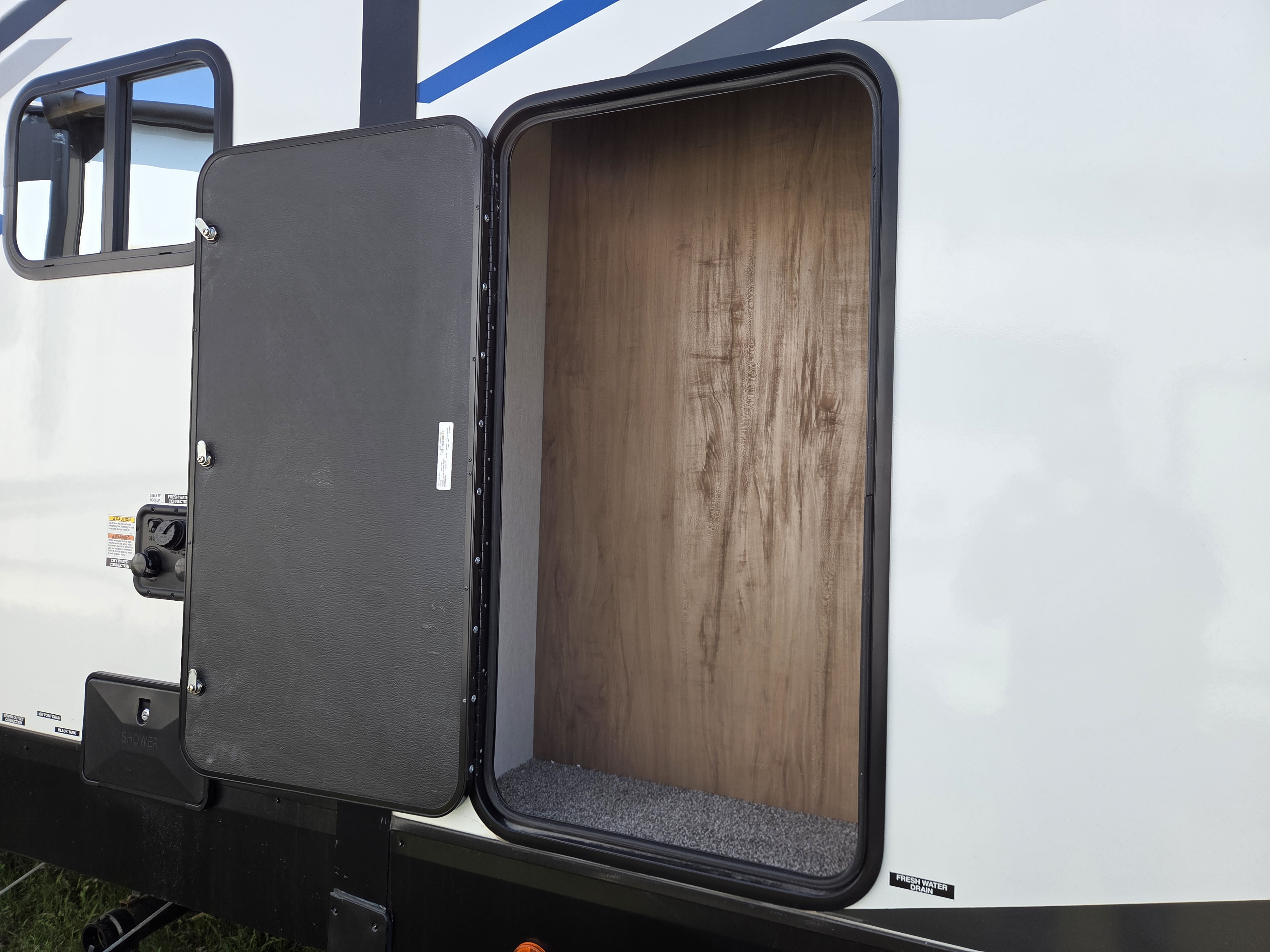 2024 Forest River Cherokee Alpha Wolf 2500RL-L, $ 29,999
