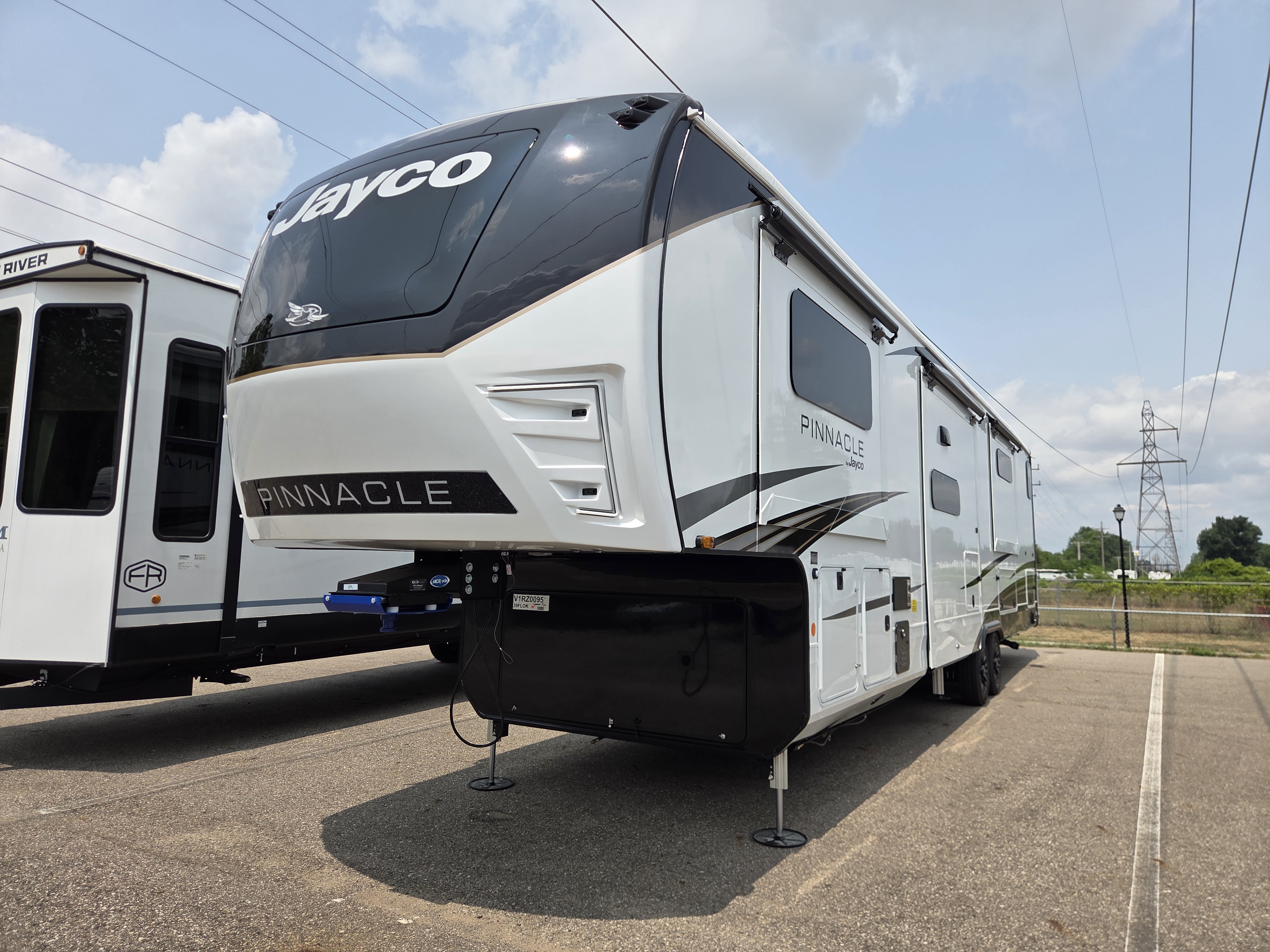 2027 Jayco Pinnacle 39FLOK, $ 144,999