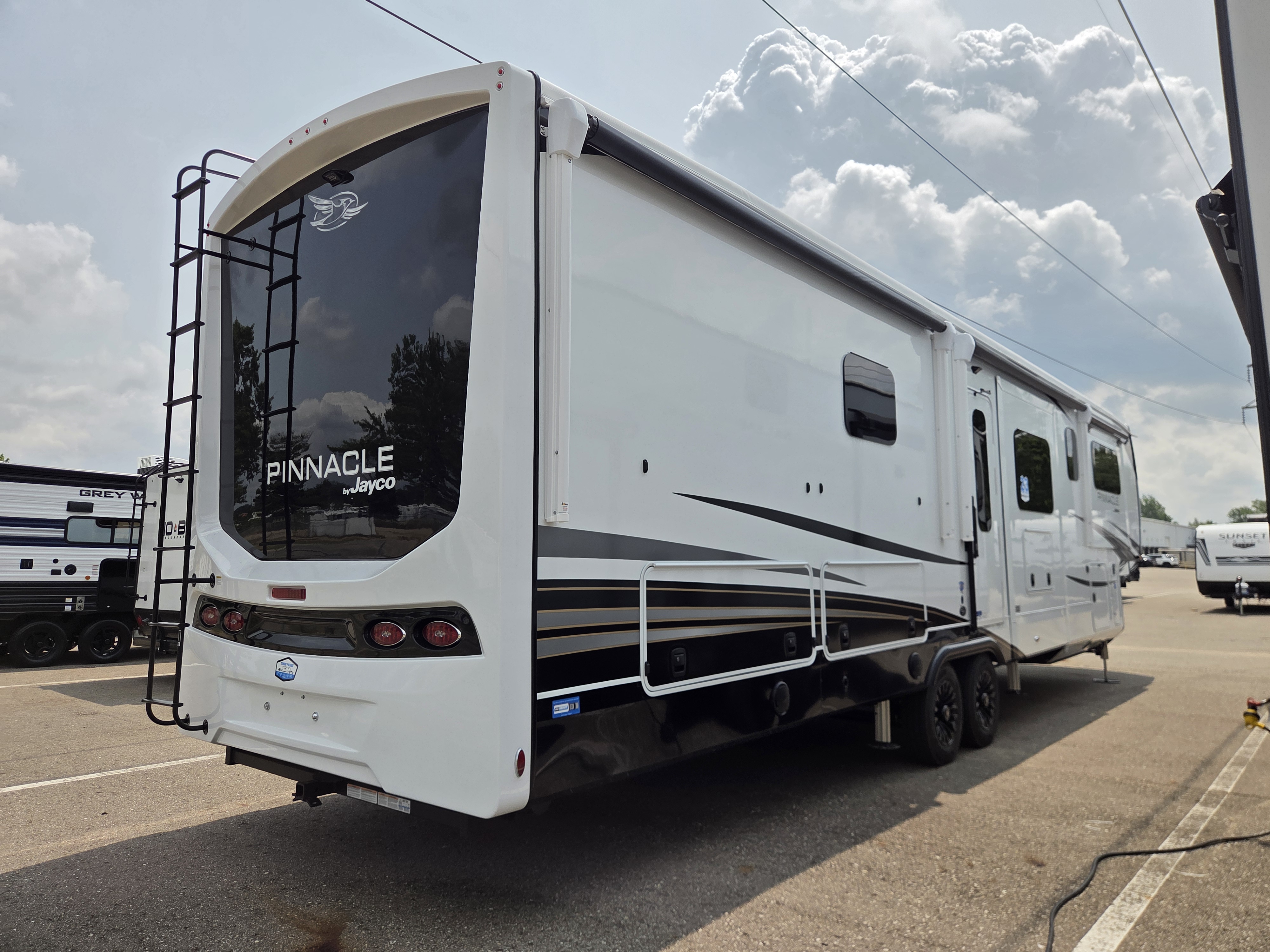 2027 Jayco Pinnacle 39FLOK, $ 144,999