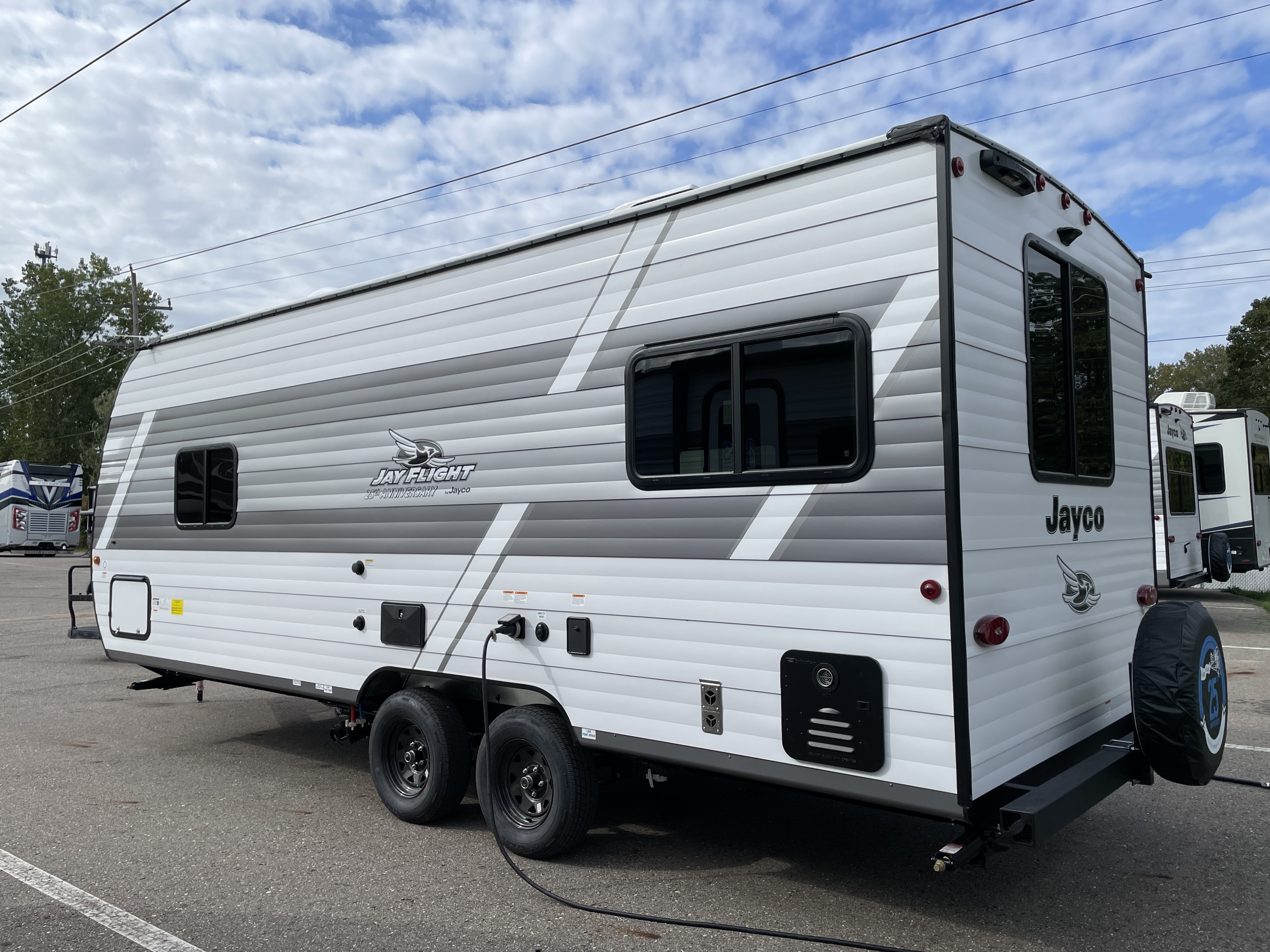 2027 Jayco Jay Flight 210QB, $ 22,999