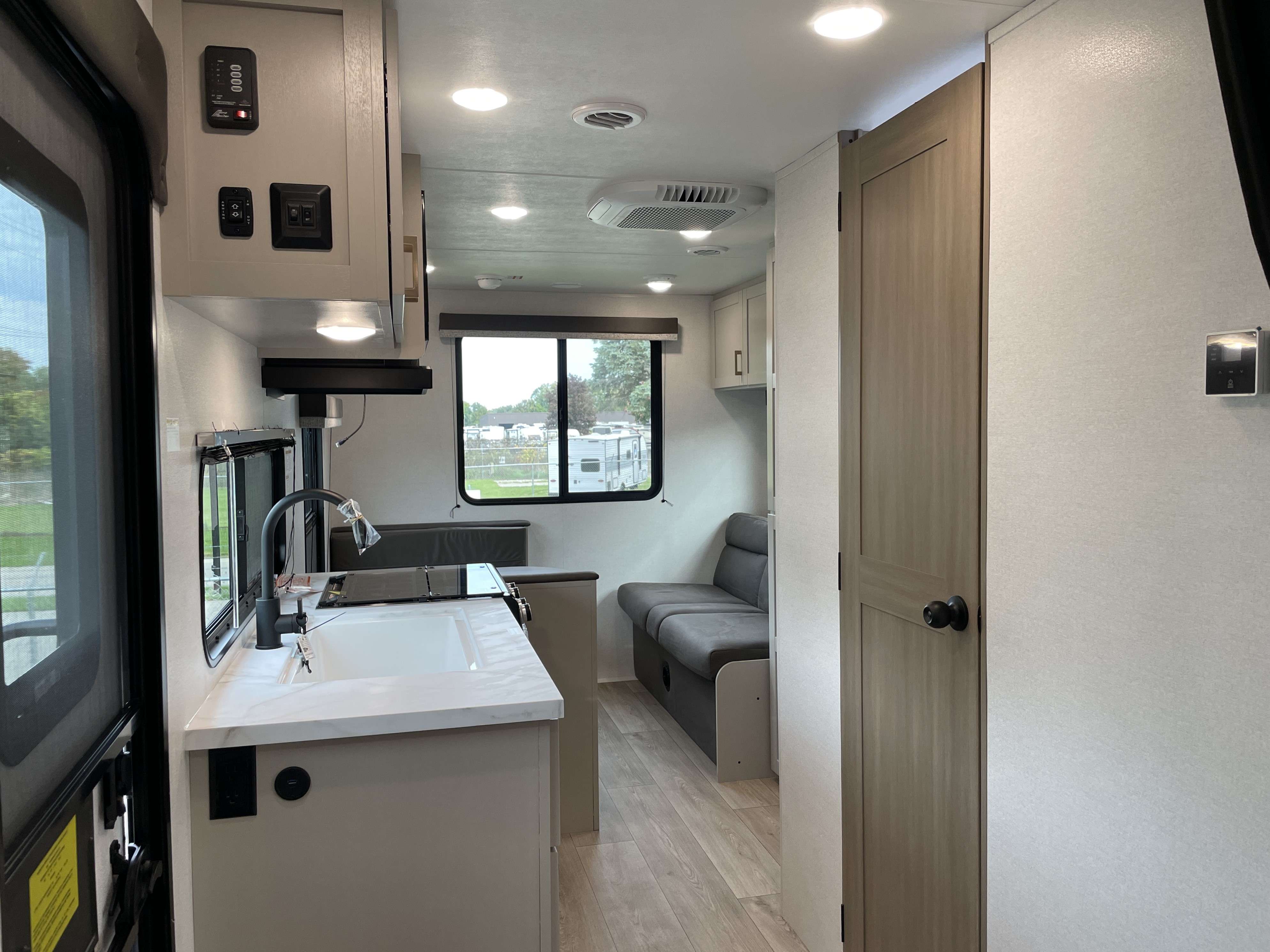 2027 Jayco Jay Flight 210QB, $ 22,999