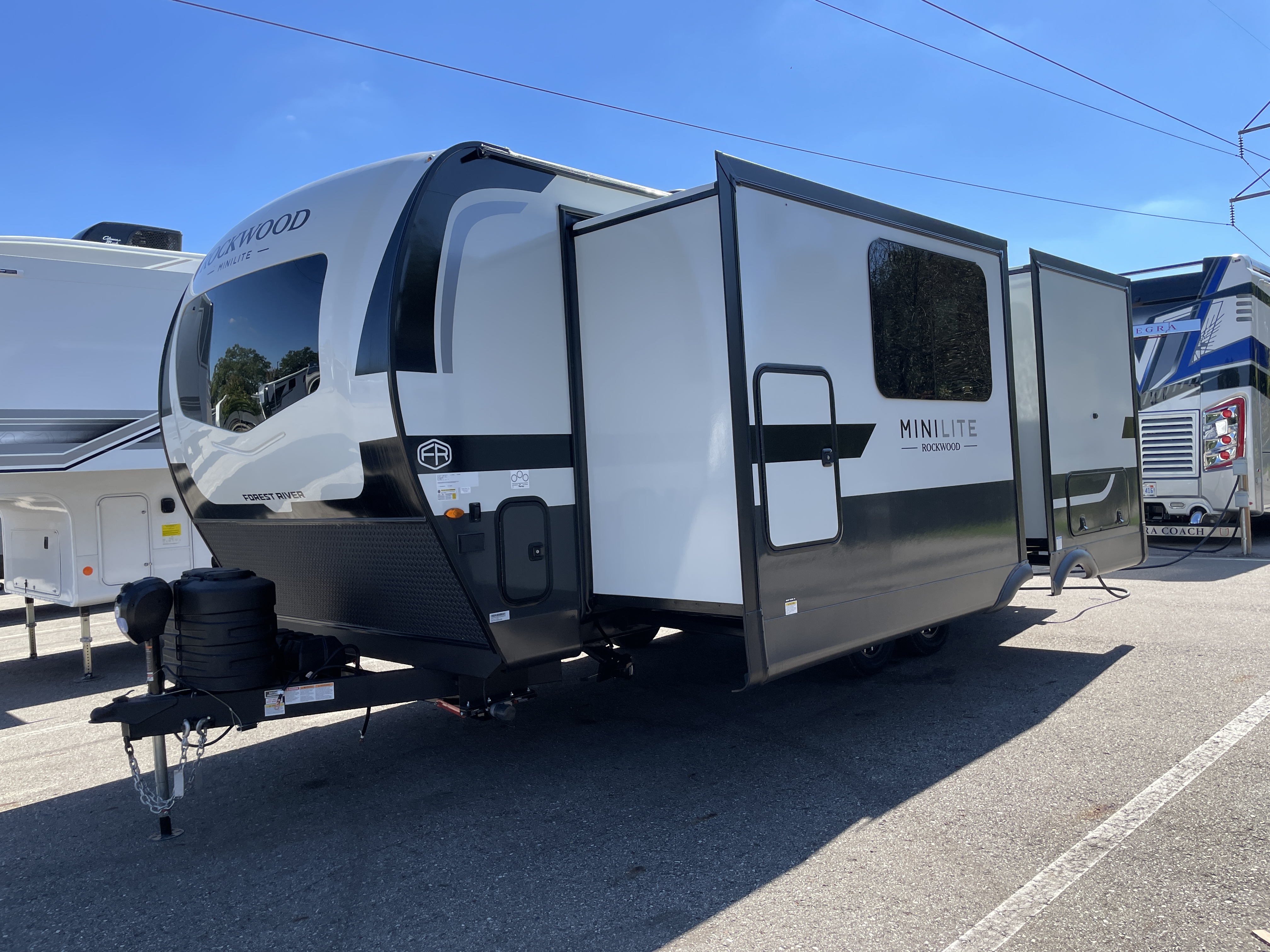2027 Forest River Rockwood Mini Lite 2523MBR, $ 46,999