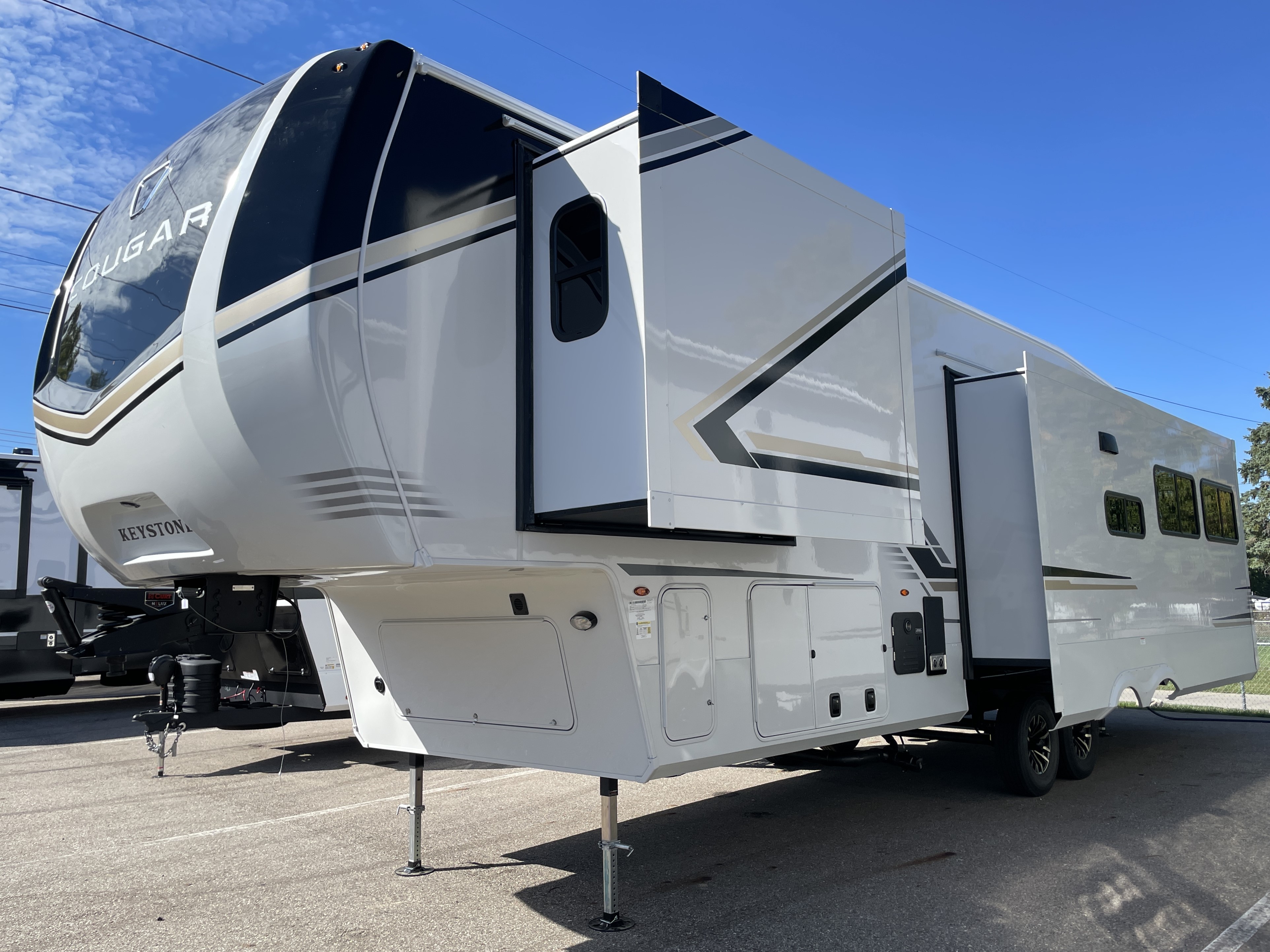 2027 Keystone Cougar 320RDS, $ 69,990