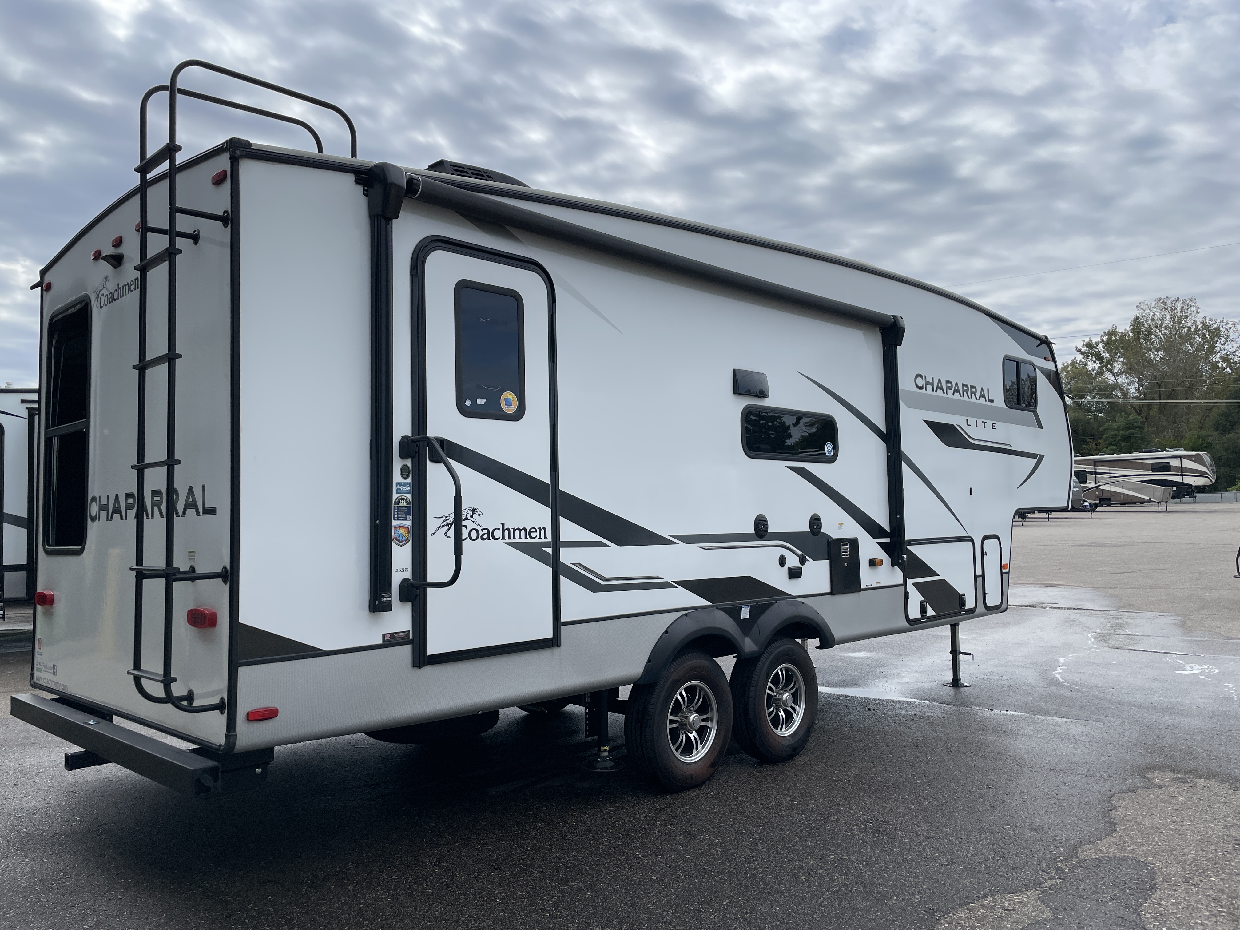 2023 Coachmen Chaparral Lite 25RE, $ 32,999