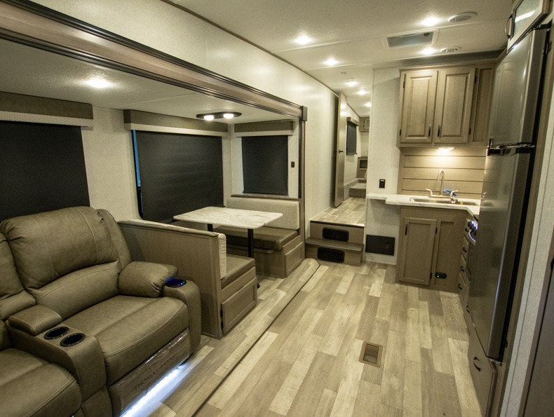2023 Coachmen Chaparral Lite 25RE, $ 32,999