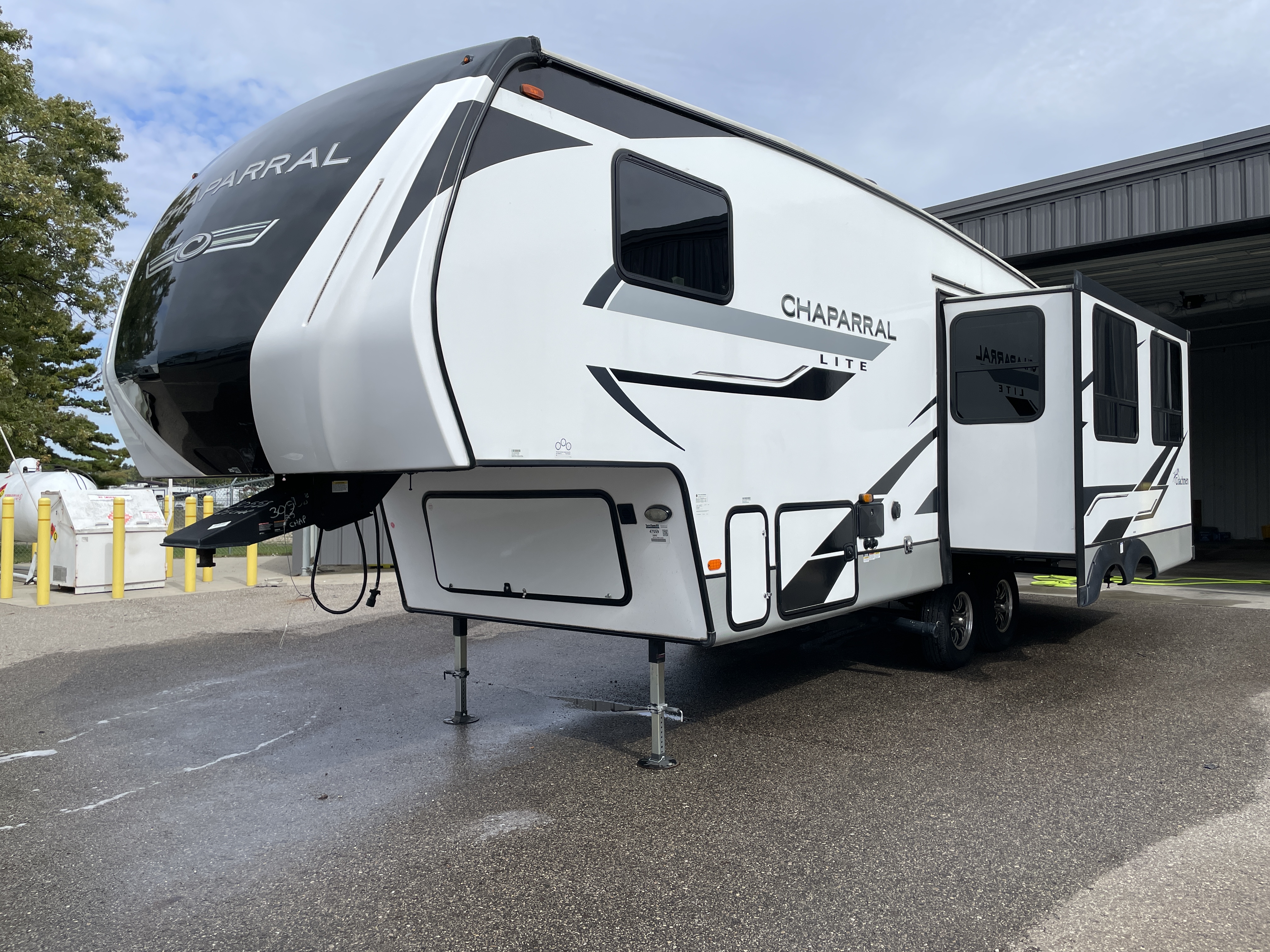 2023 Coachmen Chaparral Lite 25RE, $ 32,999