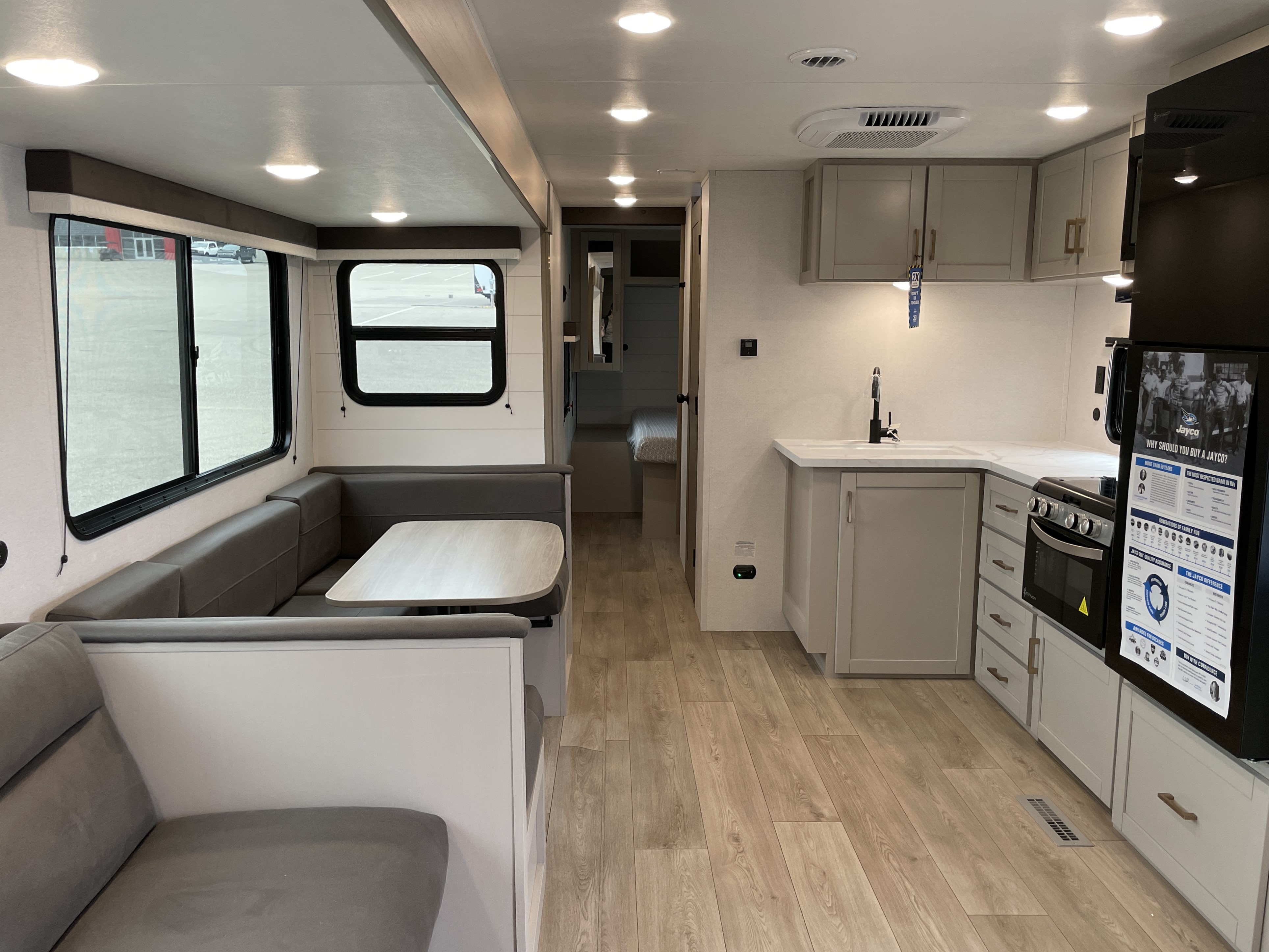 2027 Jayco Jay Flight 335BHS, $ 35,999
