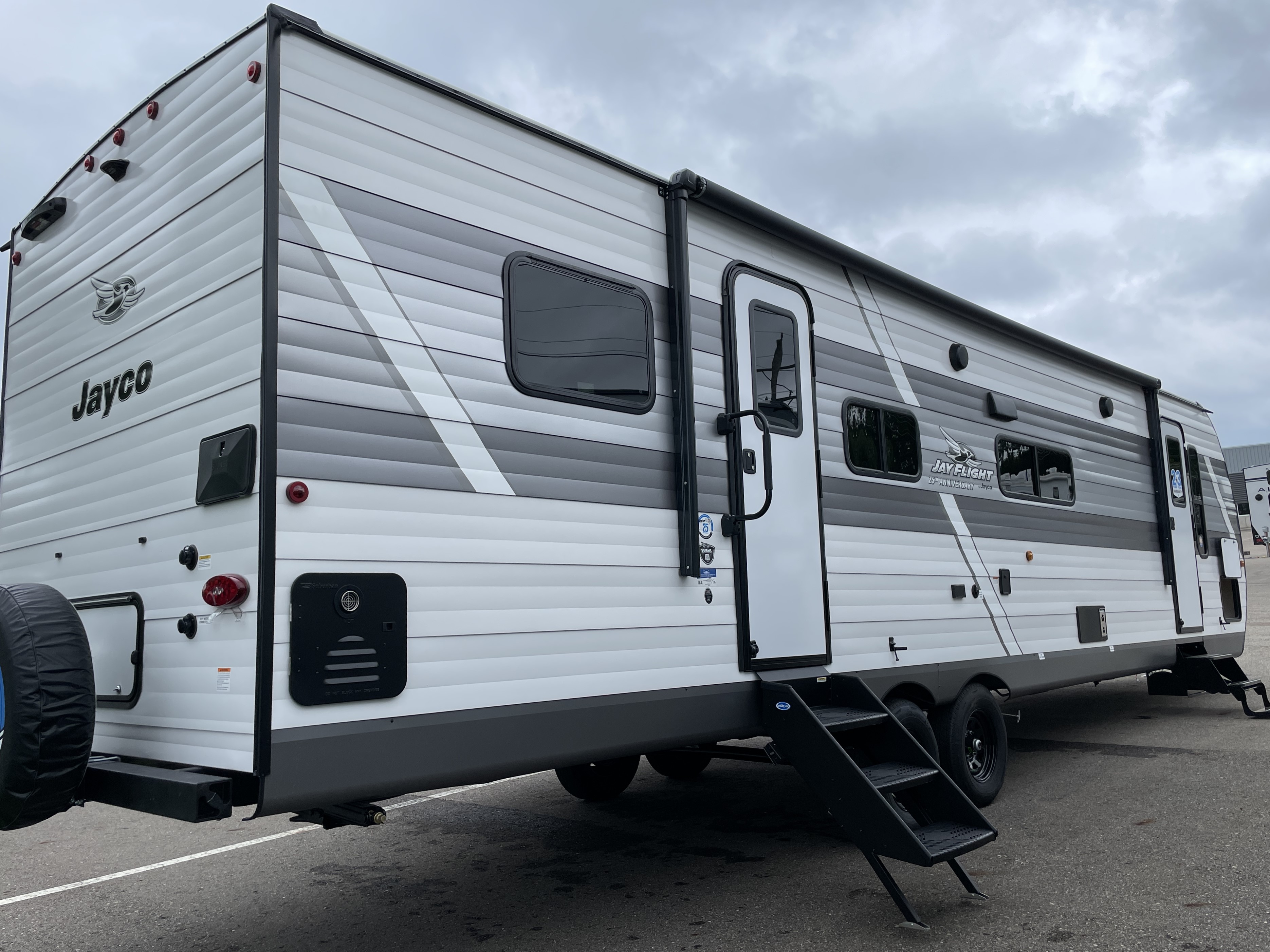 2027 Jayco Jay Flight 335BHS, $ 35,999