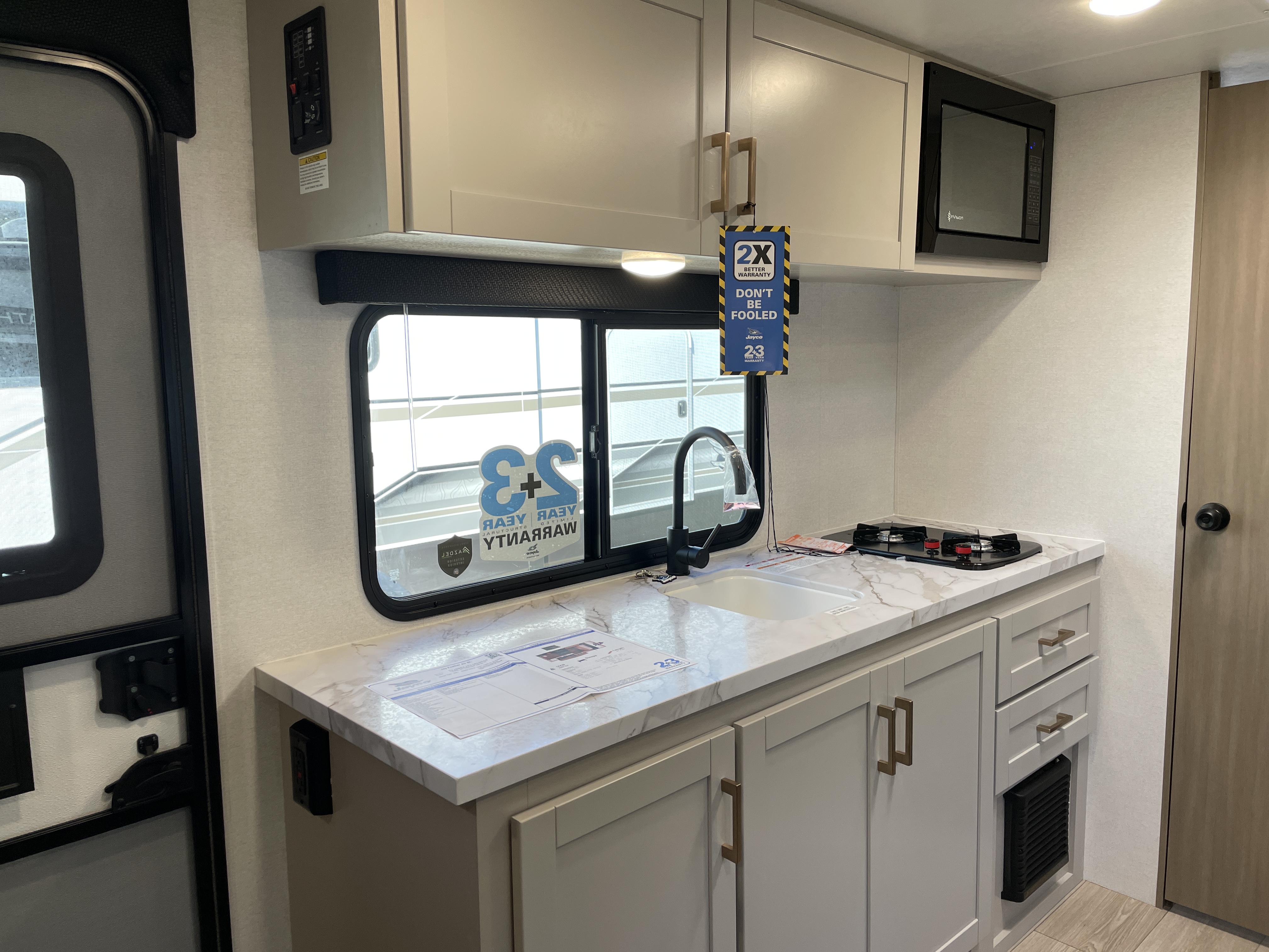 2027 Jayco Jay Feather Air SL 17RBSL, $ 16,990