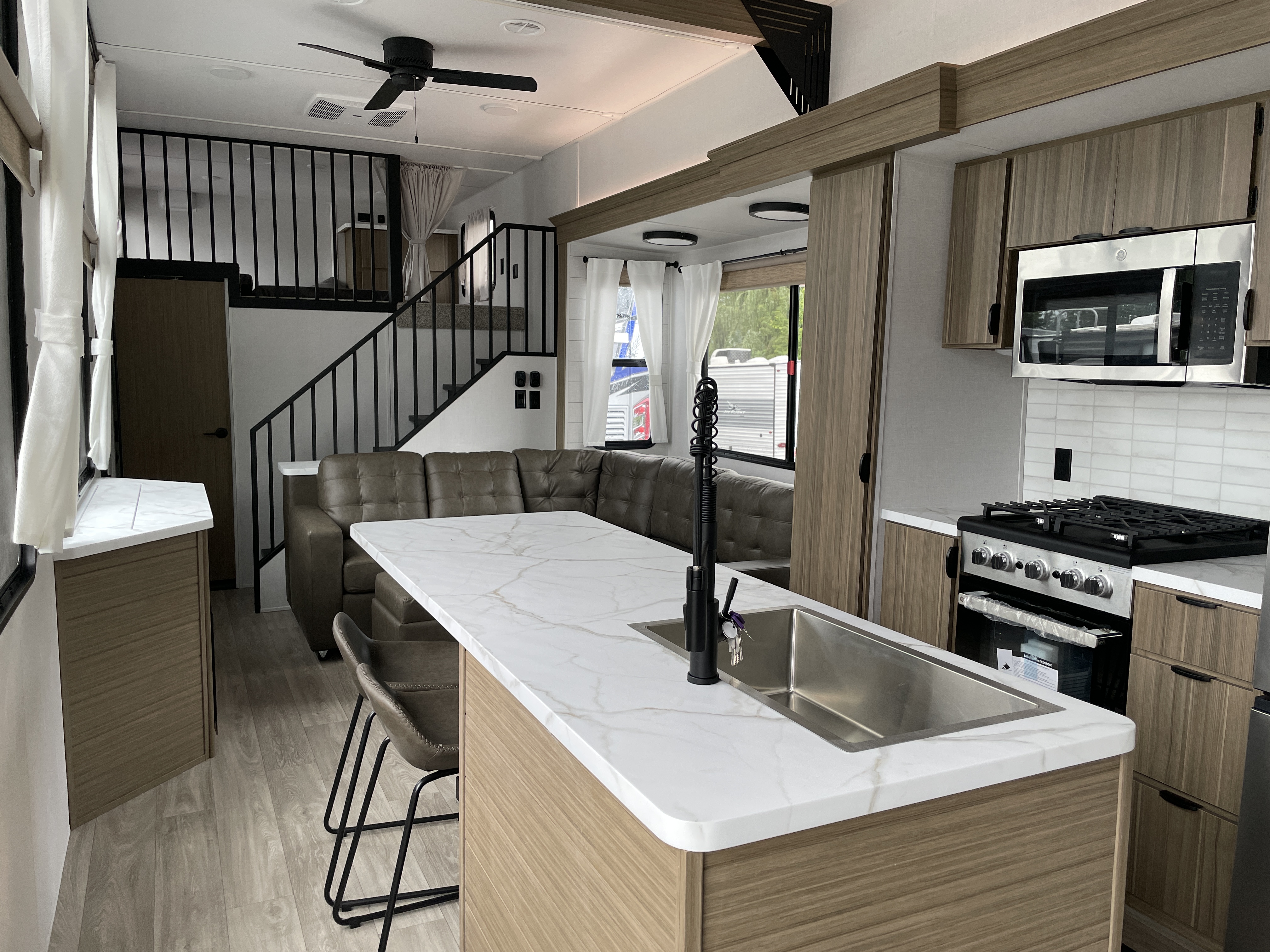 2027 Forest River Salem Grand Villa 42ZEN, $ 74,999