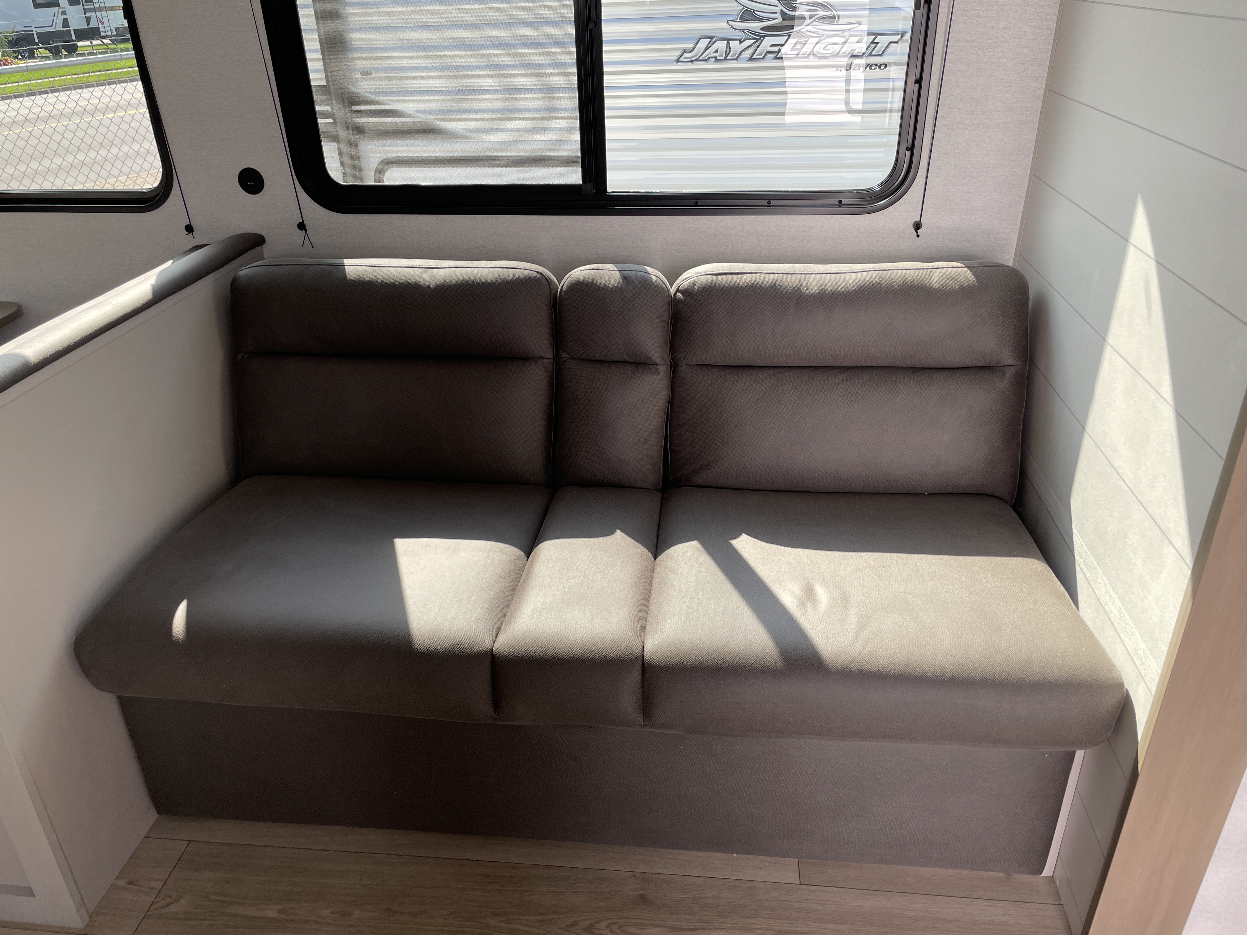 2027 Jayco Jay Flight 261BHS, $ 26,999