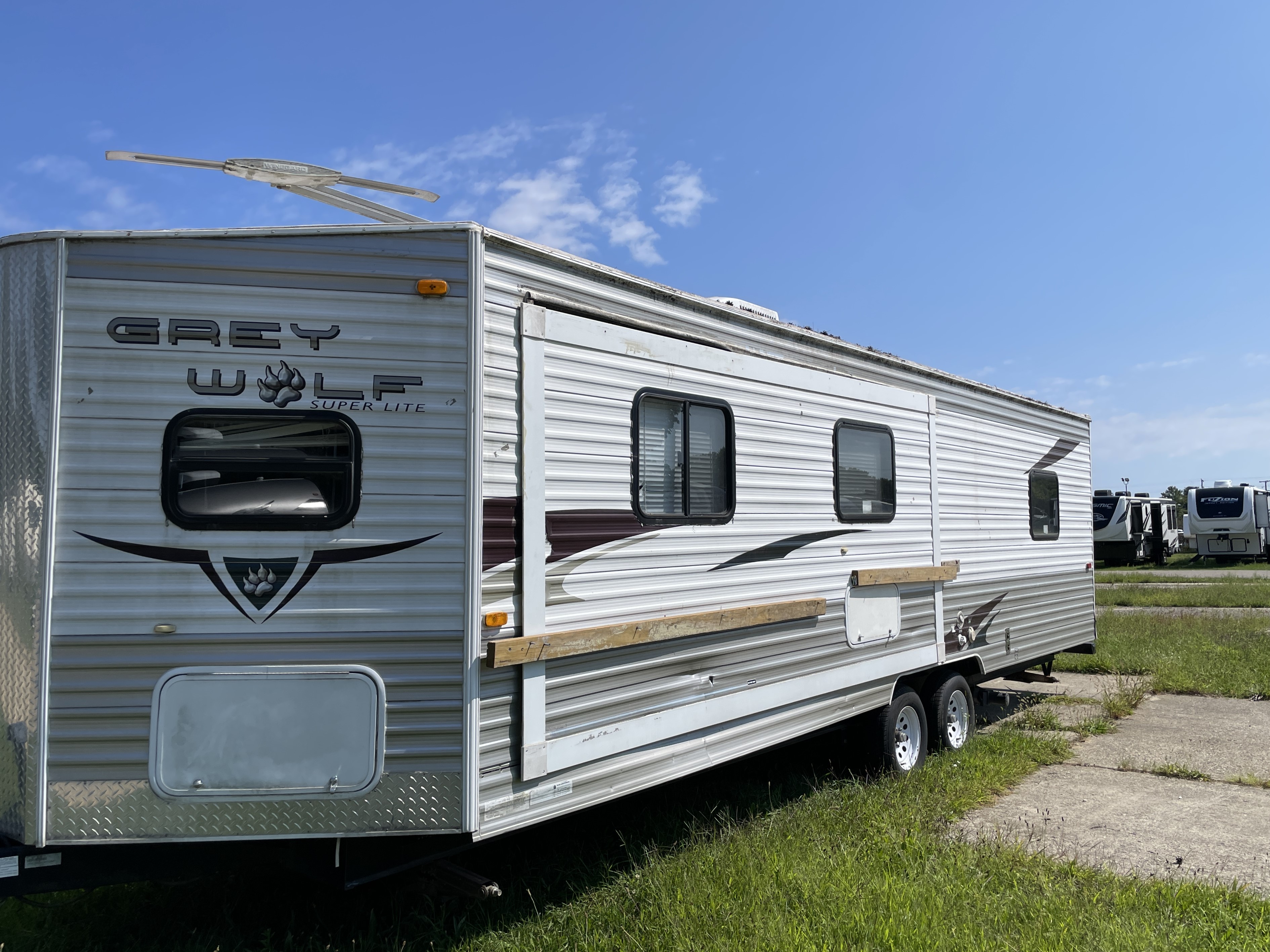 2010 Forest River Cherokee Grey Wolf 27V, $ 2,495