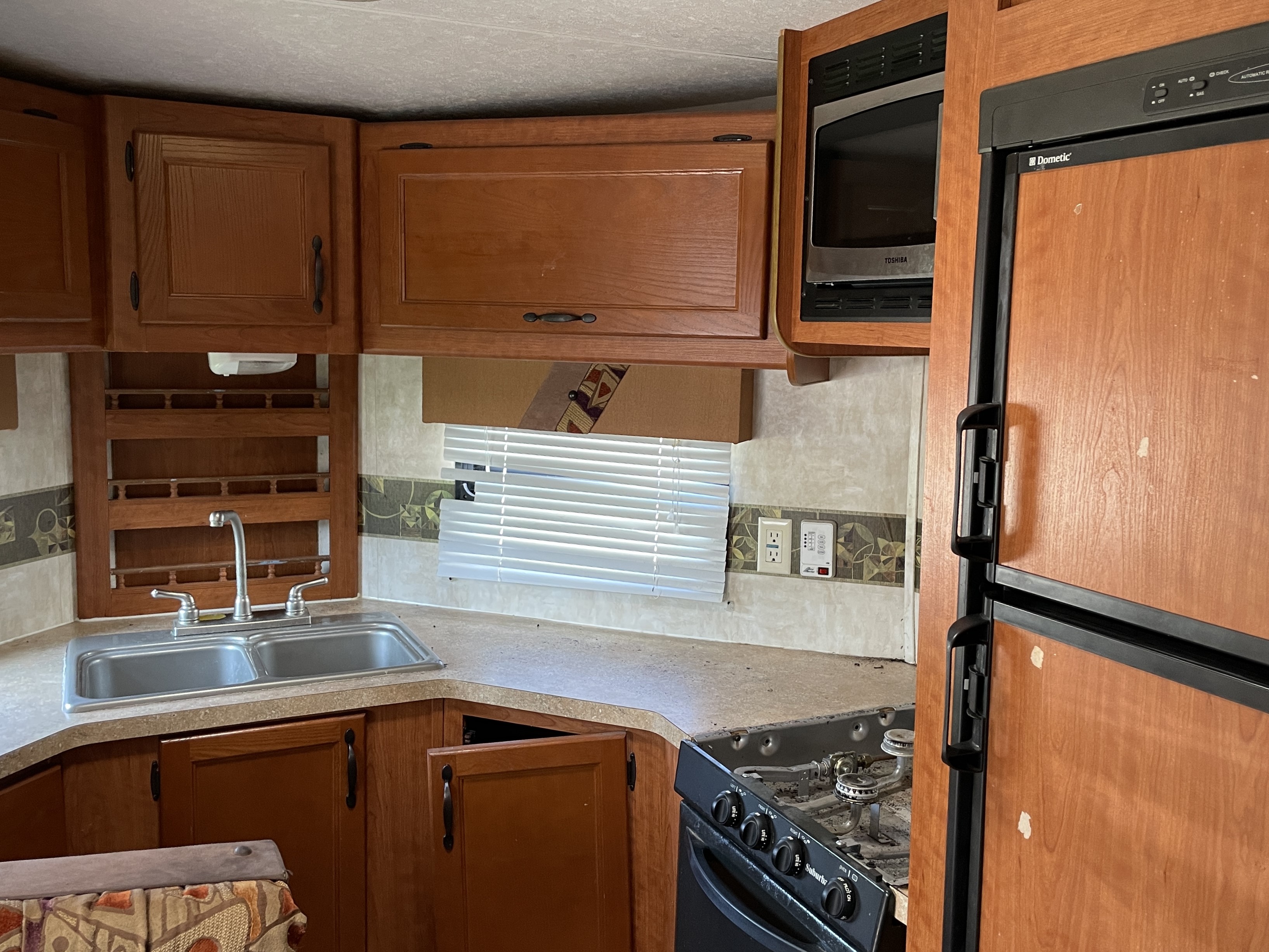 2010 Forest River Cherokee Grey Wolf 27V, $ 2,495