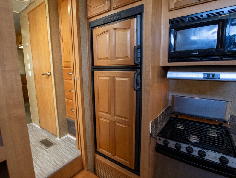 2005 CrossRoads Paradise Point 30RL, $ 5,495